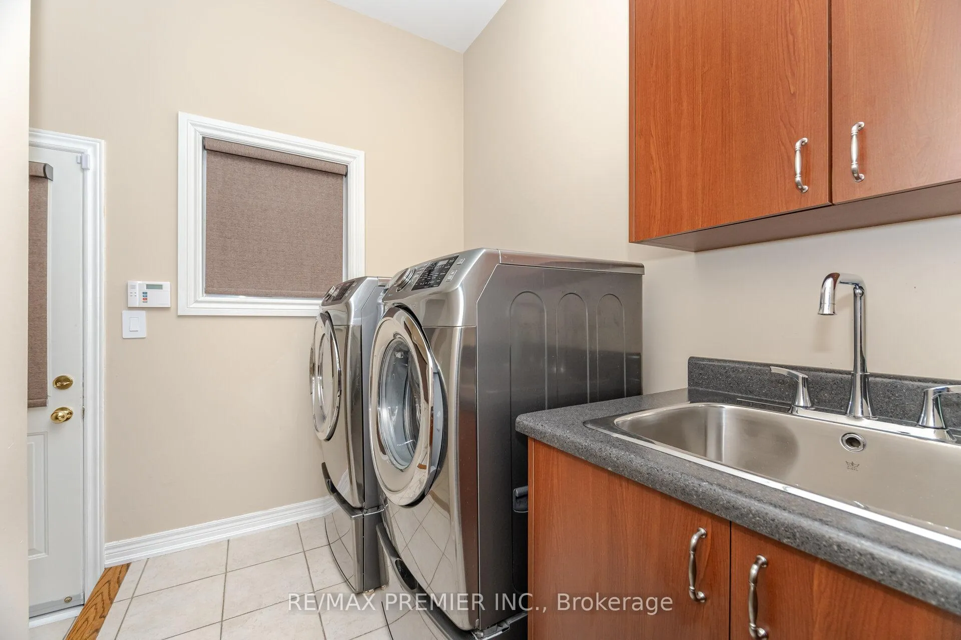 Photo 17 of 1 Crown Crescent, Vaughan, Sonoma Heights — HOMEH