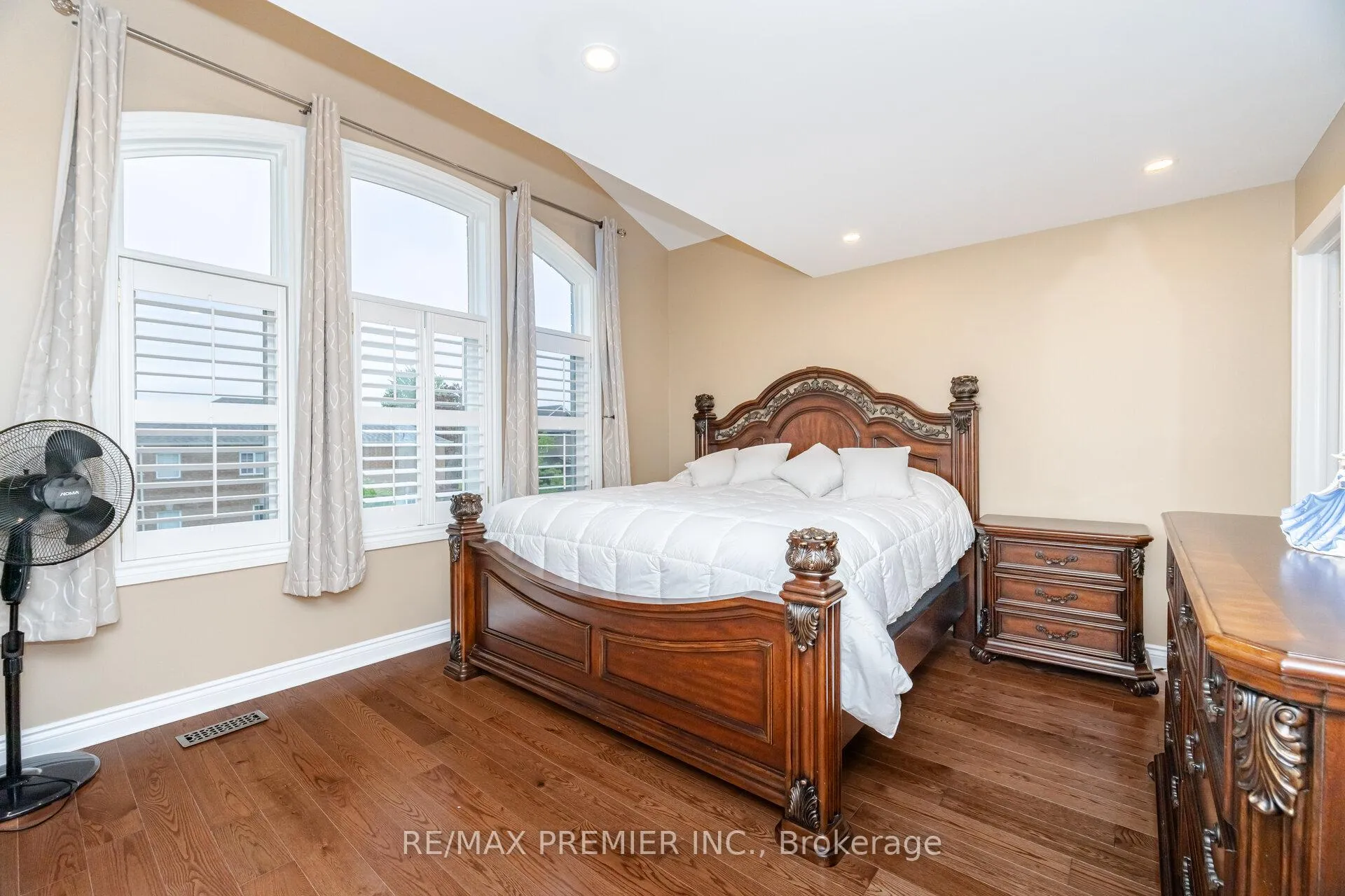 Photo 21 of 1 Crown Crescent, Vaughan, Sonoma Heights — HOMEH