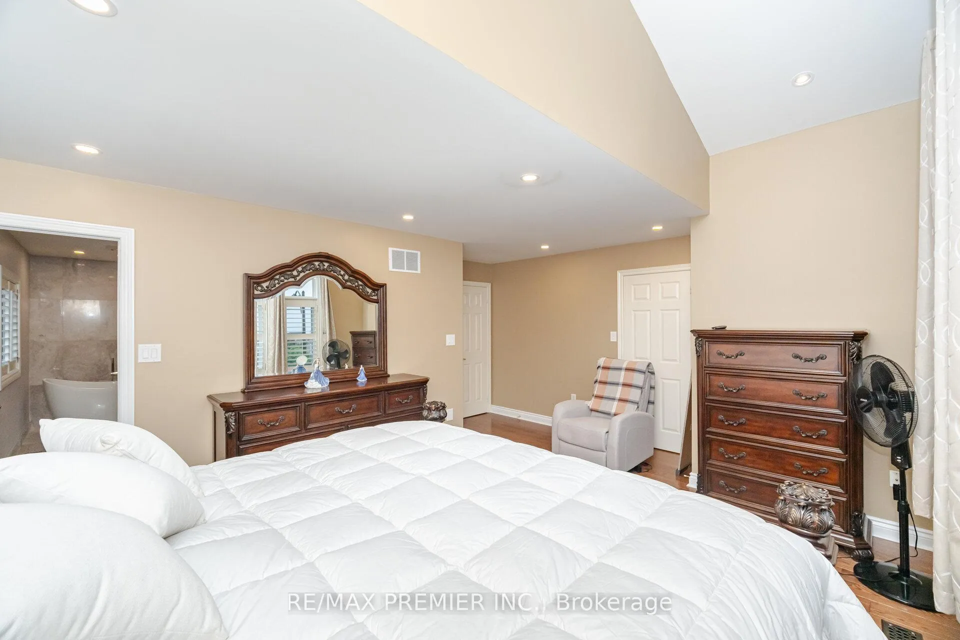 Photo 22 of 1 Crown Crescent, Vaughan, Sonoma Heights — HOMEH