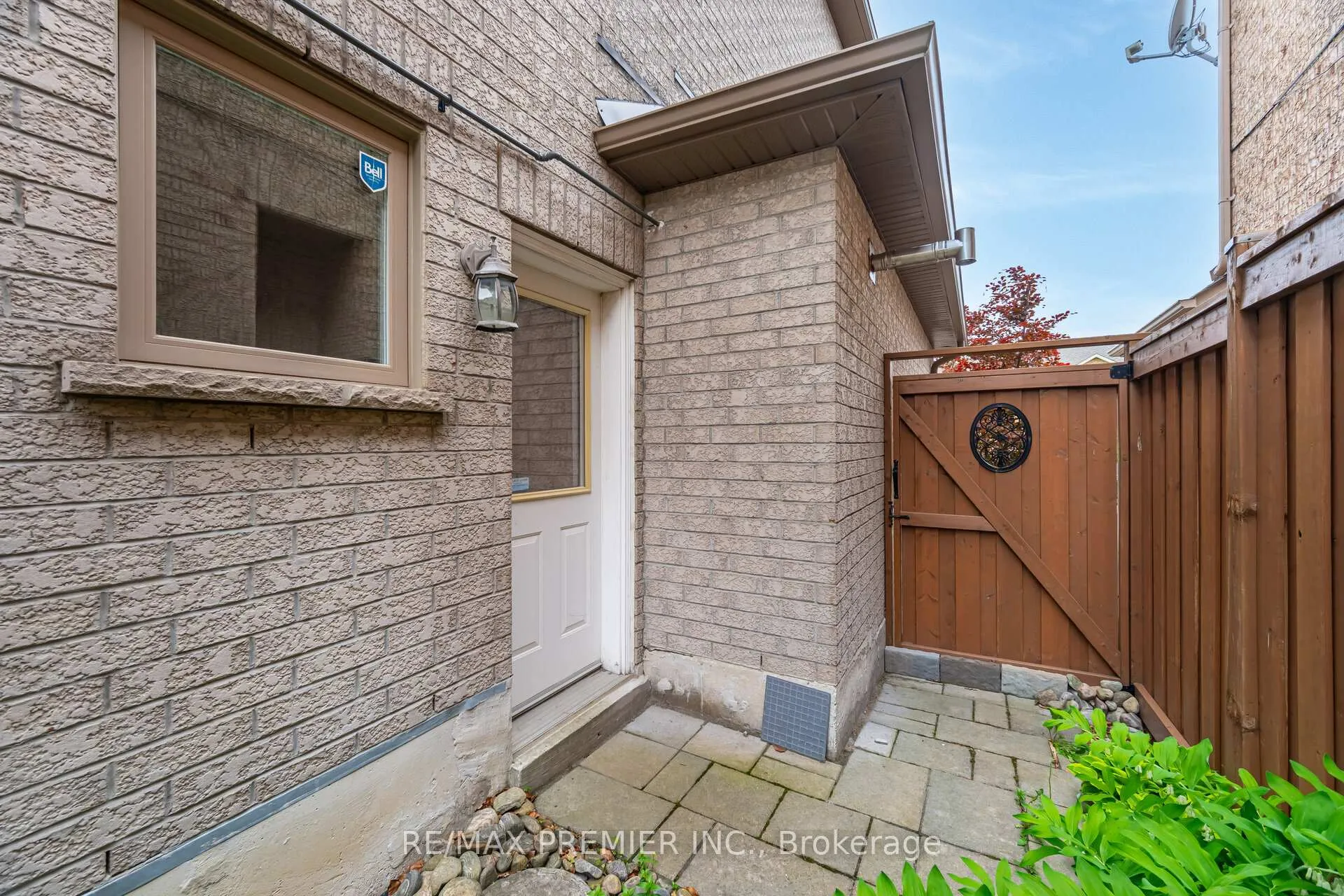 Photo 38 of 1 Crown Crescent, Vaughan, Sonoma Heights — HOMEH