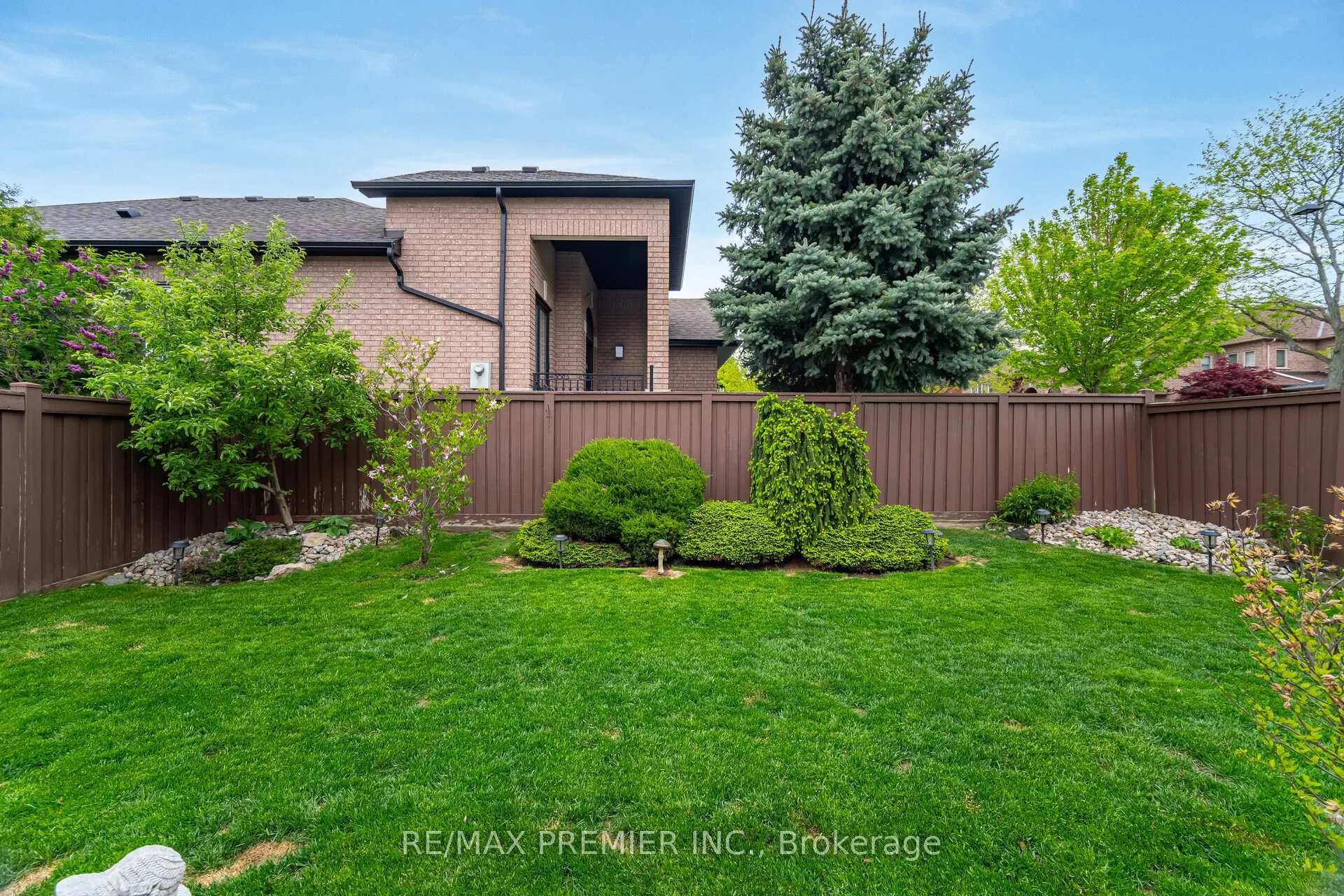 Photo 46 of 1 Crown Crescent, Vaughan, Sonoma Heights — HOMEH