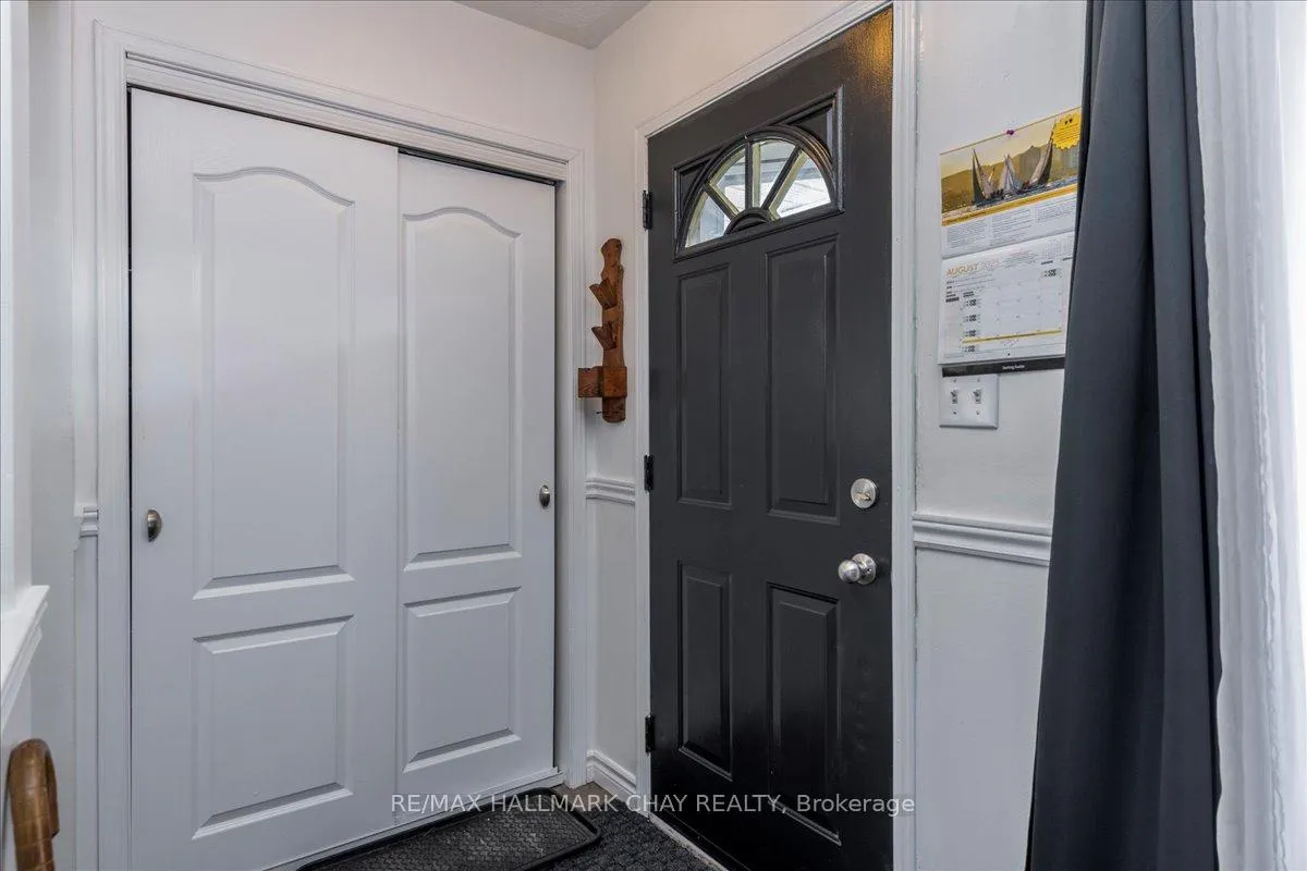 Photo 2 of 38 Garibaldi Drive, Barrie, Holly — HOMEH