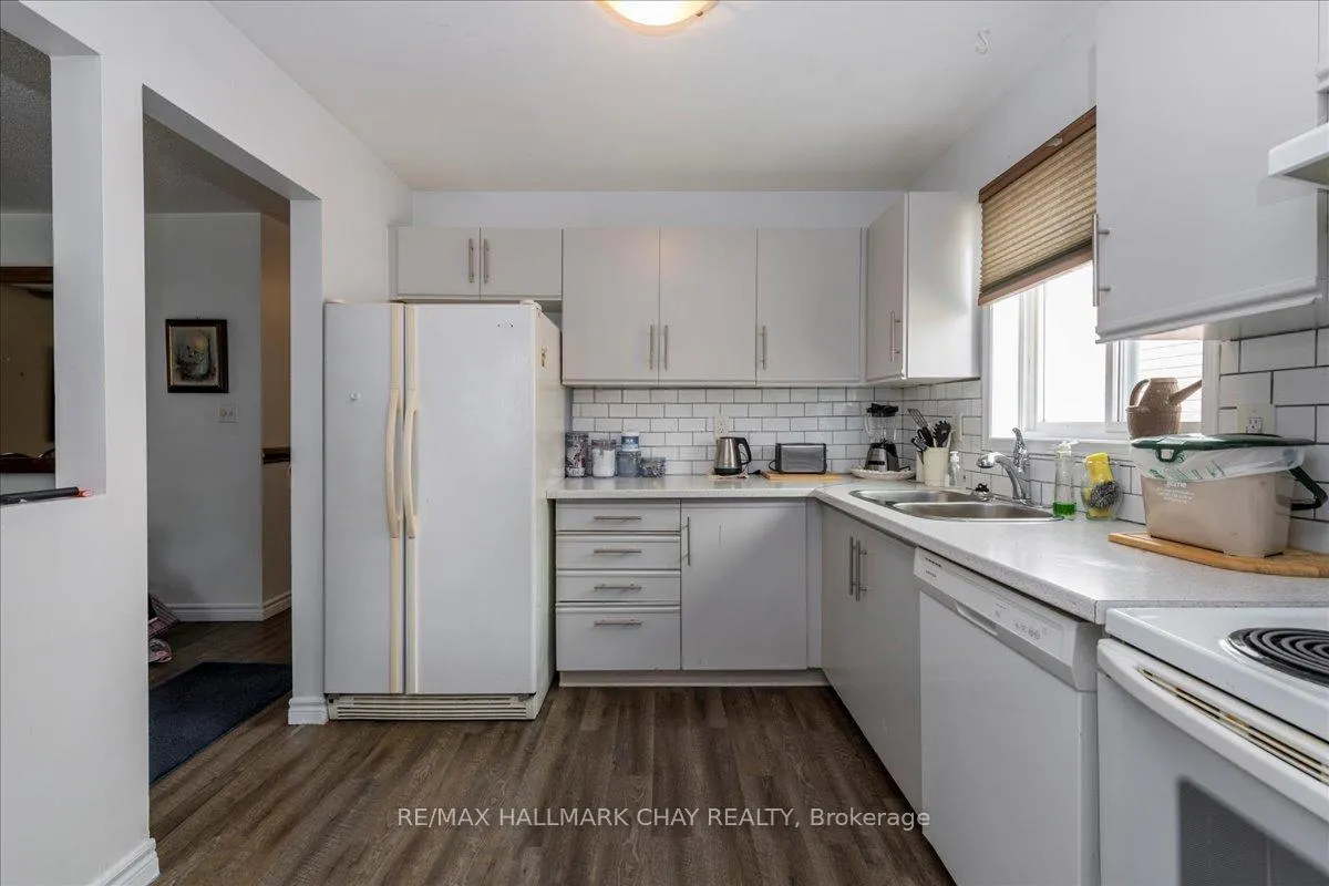 Photo 4 of 38 Garibaldi Drive, Barrie, Holly — HOMEH