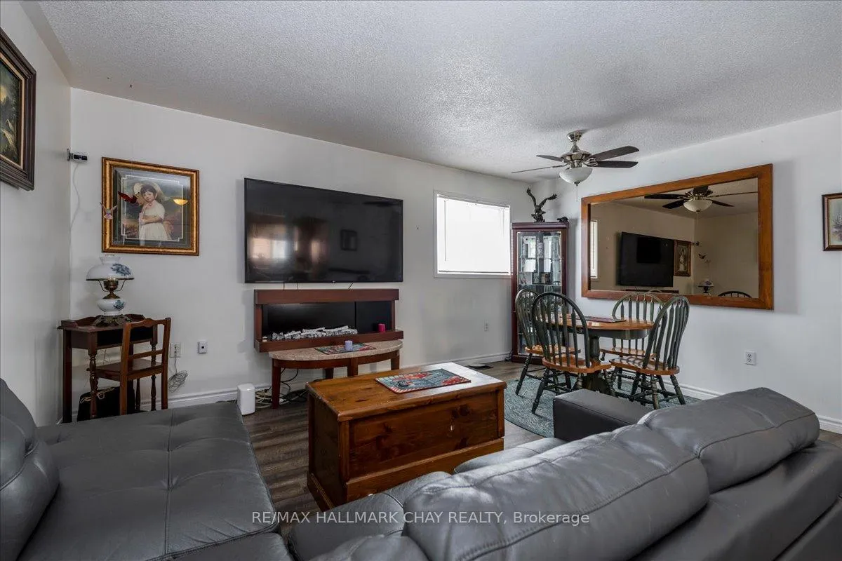 Photo 6 of 38 Garibaldi Drive, Barrie, Holly — HOMEH