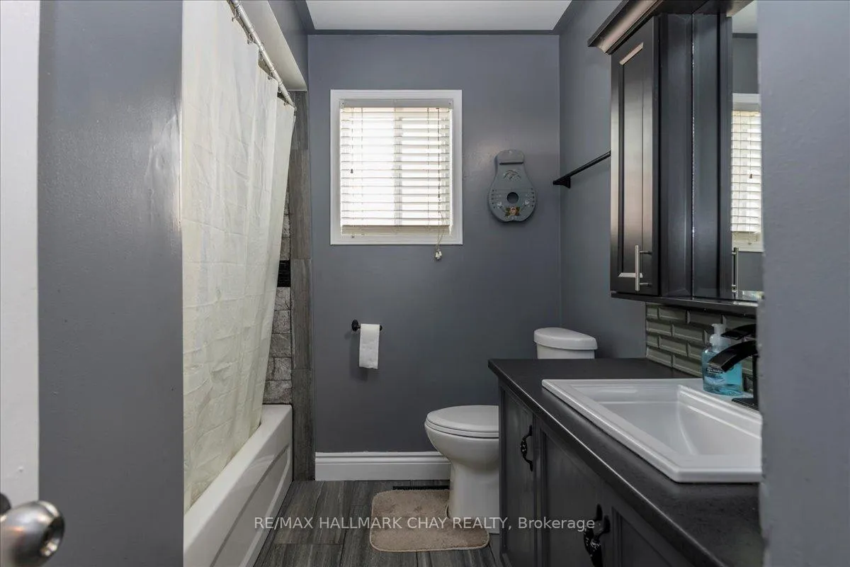 Photo 10 of 38 Garibaldi Drive, Barrie, Holly — HOMEH