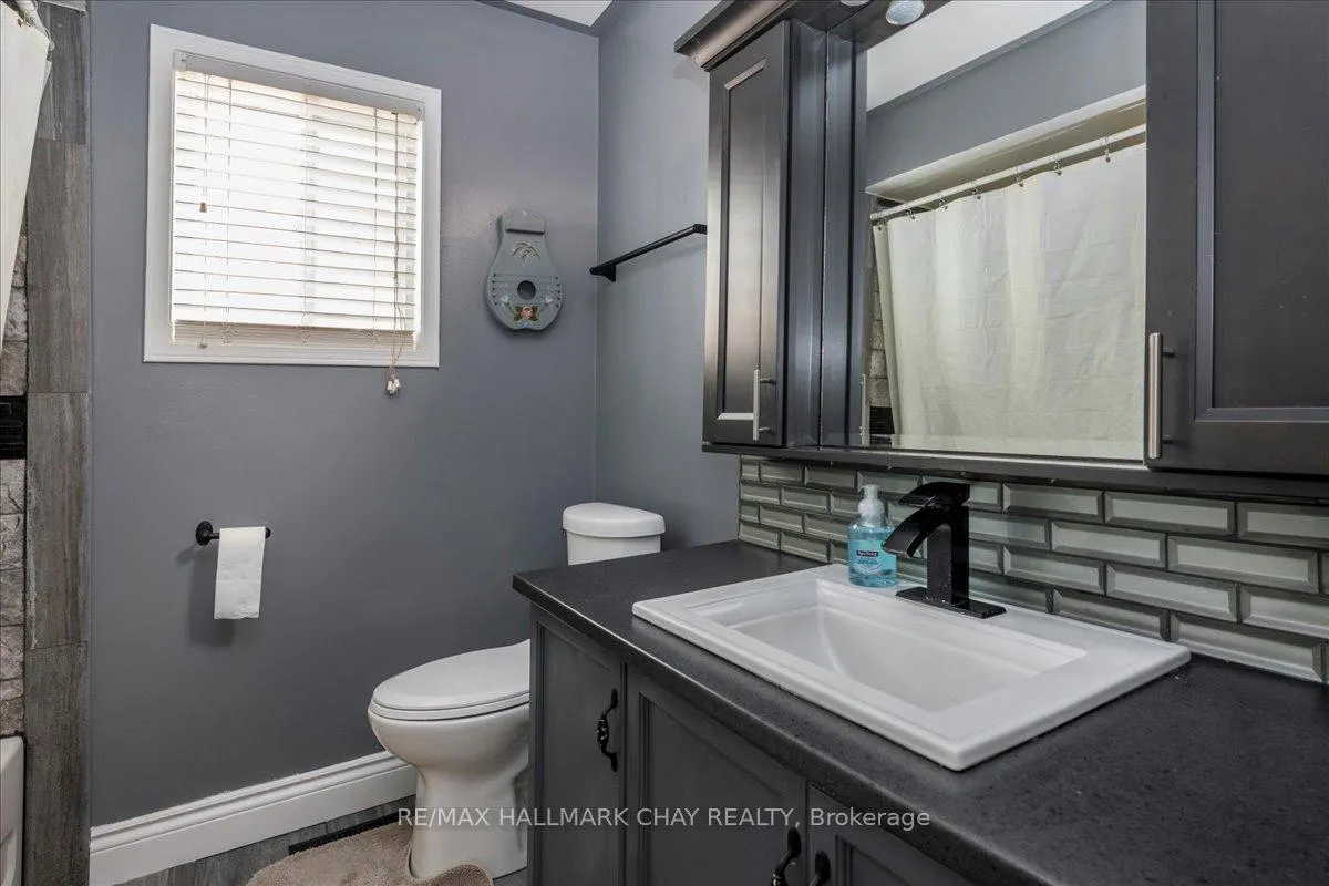 Photo 11 of 38 Garibaldi Drive, Barrie, Holly — HOMEH