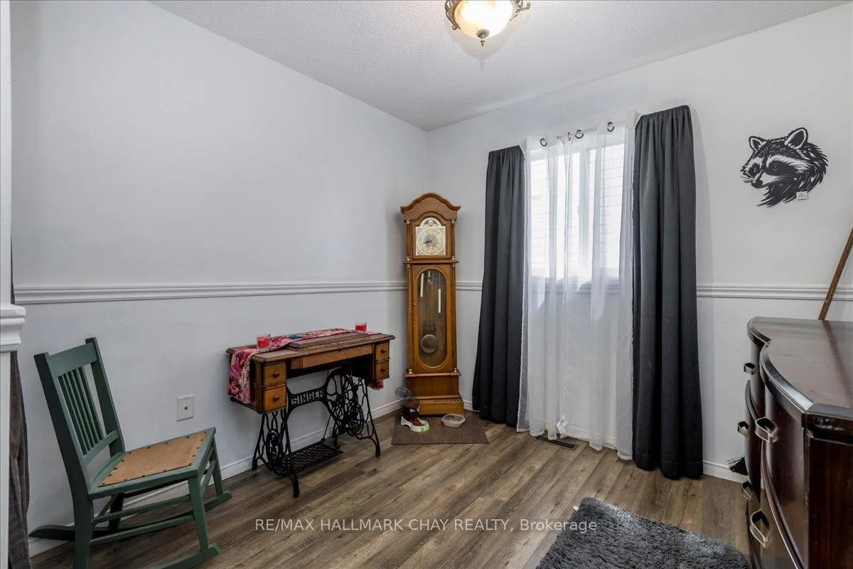 Photo 12 of 38 Garibaldi Drive, Barrie, Holly — HOMEH
