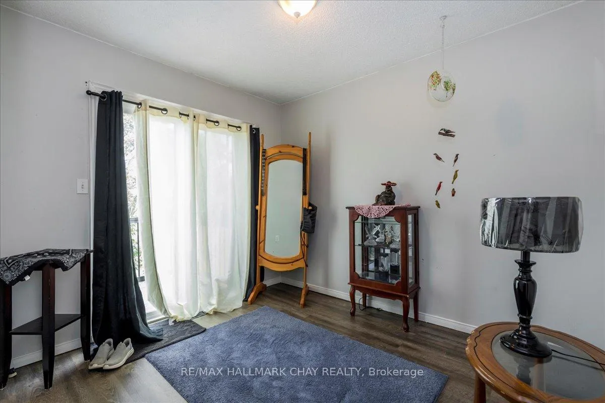 Photo 13 of 38 Garibaldi Drive, Barrie, Holly — HOMEH