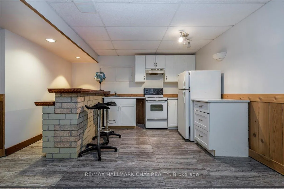 Photo 17 of 38 Garibaldi Drive, Barrie, Holly — HOMEH