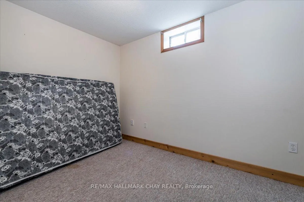 Photo 19 of 38 Garibaldi Drive, Barrie, Holly — HOMEH