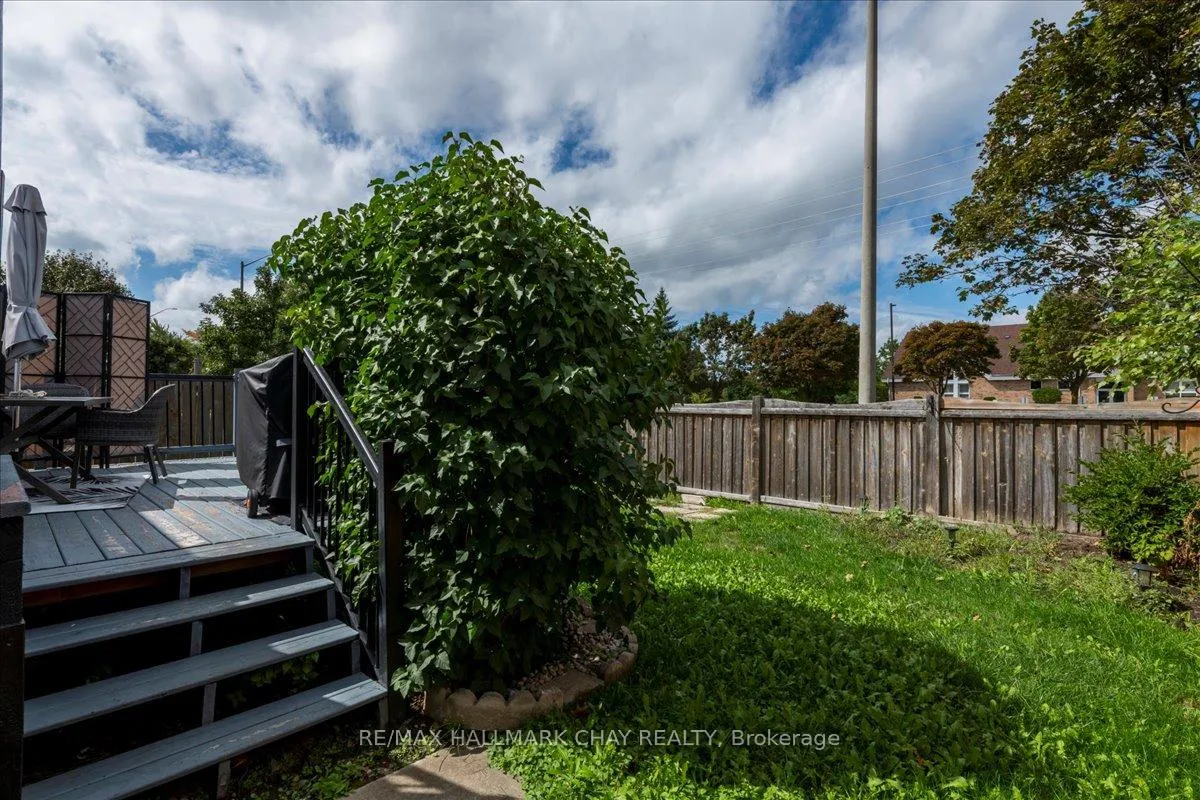 Photo 22 of 38 Garibaldi Drive, Barrie, Holly — HOMEH