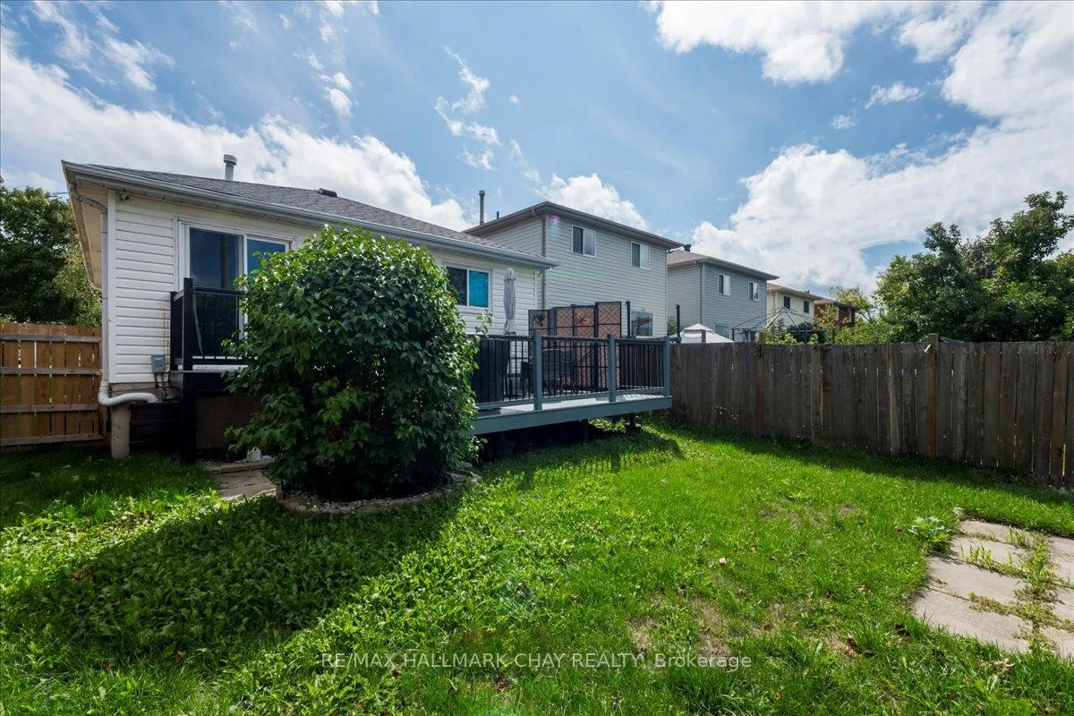 Photo 23 of 38 Garibaldi Drive, Barrie, Holly — HOMEH