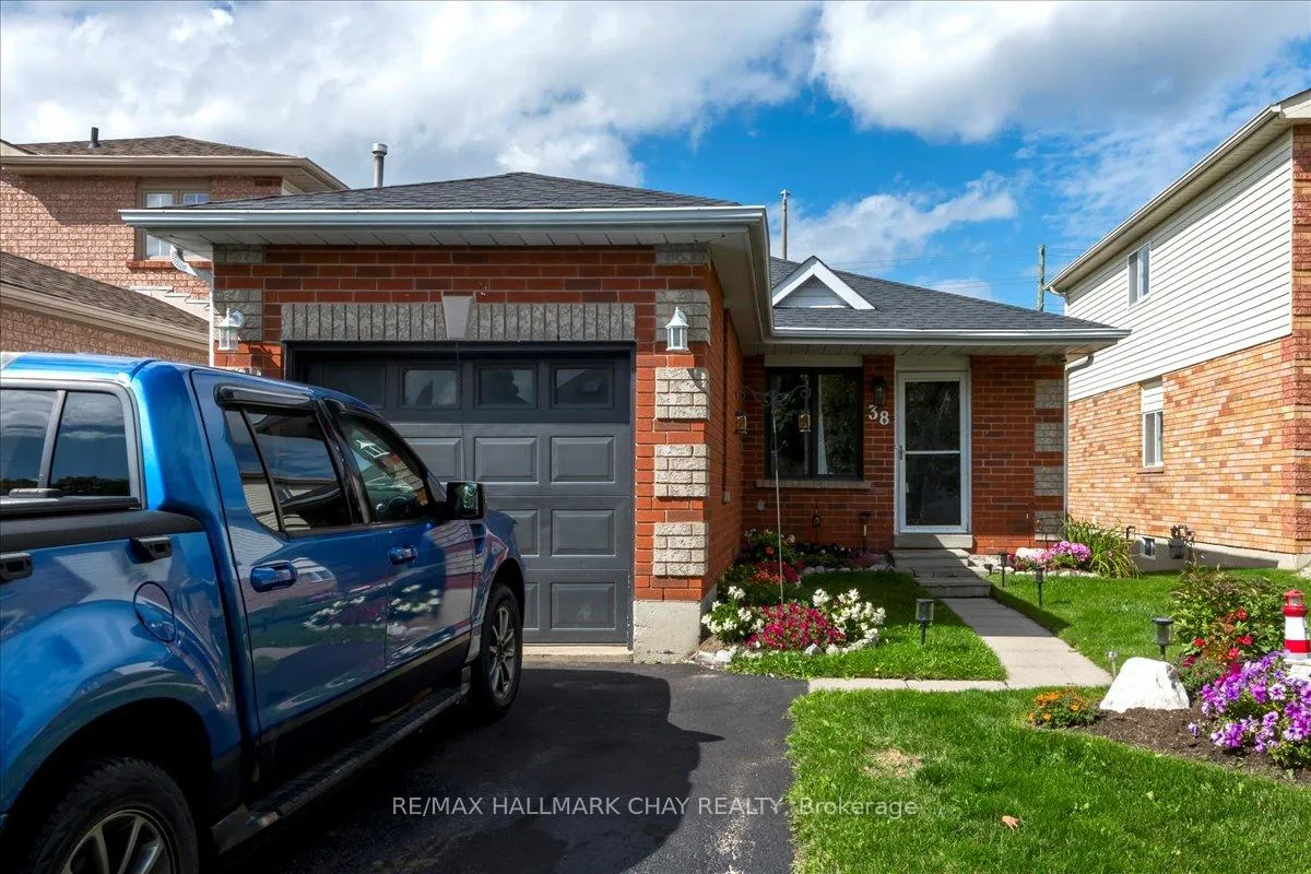 Photo 25 of 38 Garibaldi Drive, Barrie, Holly — HOMEH