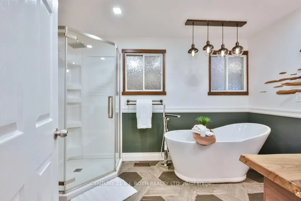 Photo 12 of 2095 Dwyer Road, Springwater, Midhurst — HOMEH