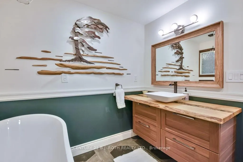 Photo 13 of 2095 Dwyer Road, Springwater, Midhurst — HOMEH