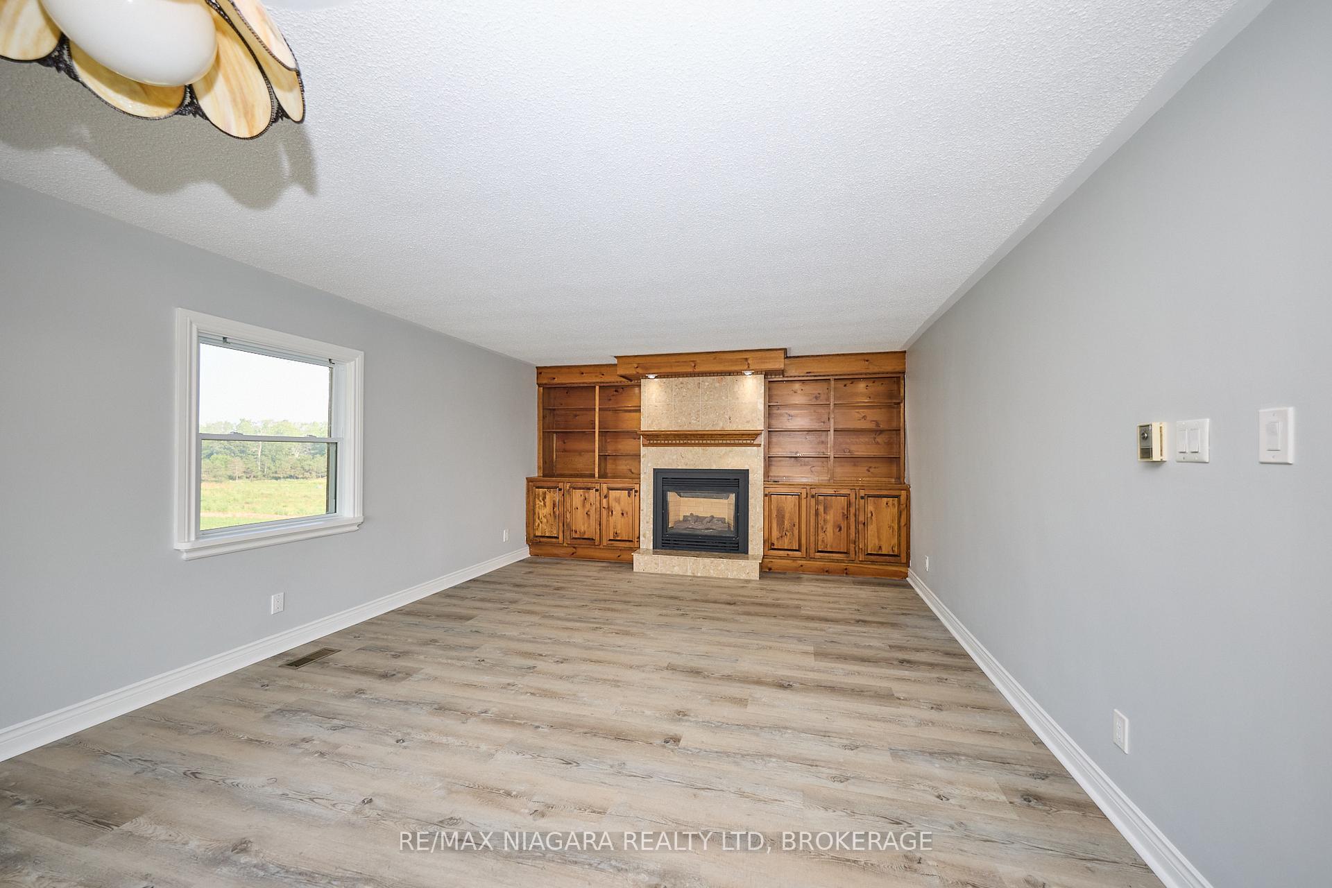 Photo 9 of 298 Ridge Road W, Grimsby, Grimsby Escarpment — HOMEH