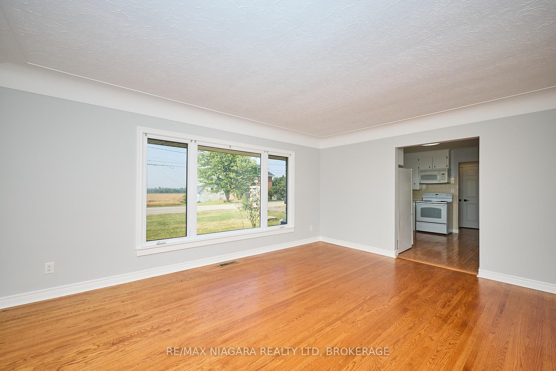Photo 11 of 298 Ridge Road W, Grimsby, Grimsby Escarpment — HOMEH