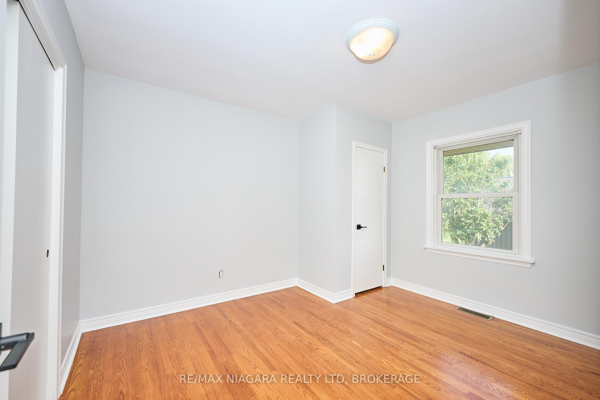 Photo 16 of 298 Ridge Road W, Grimsby, Grimsby Escarpment — HOMEH