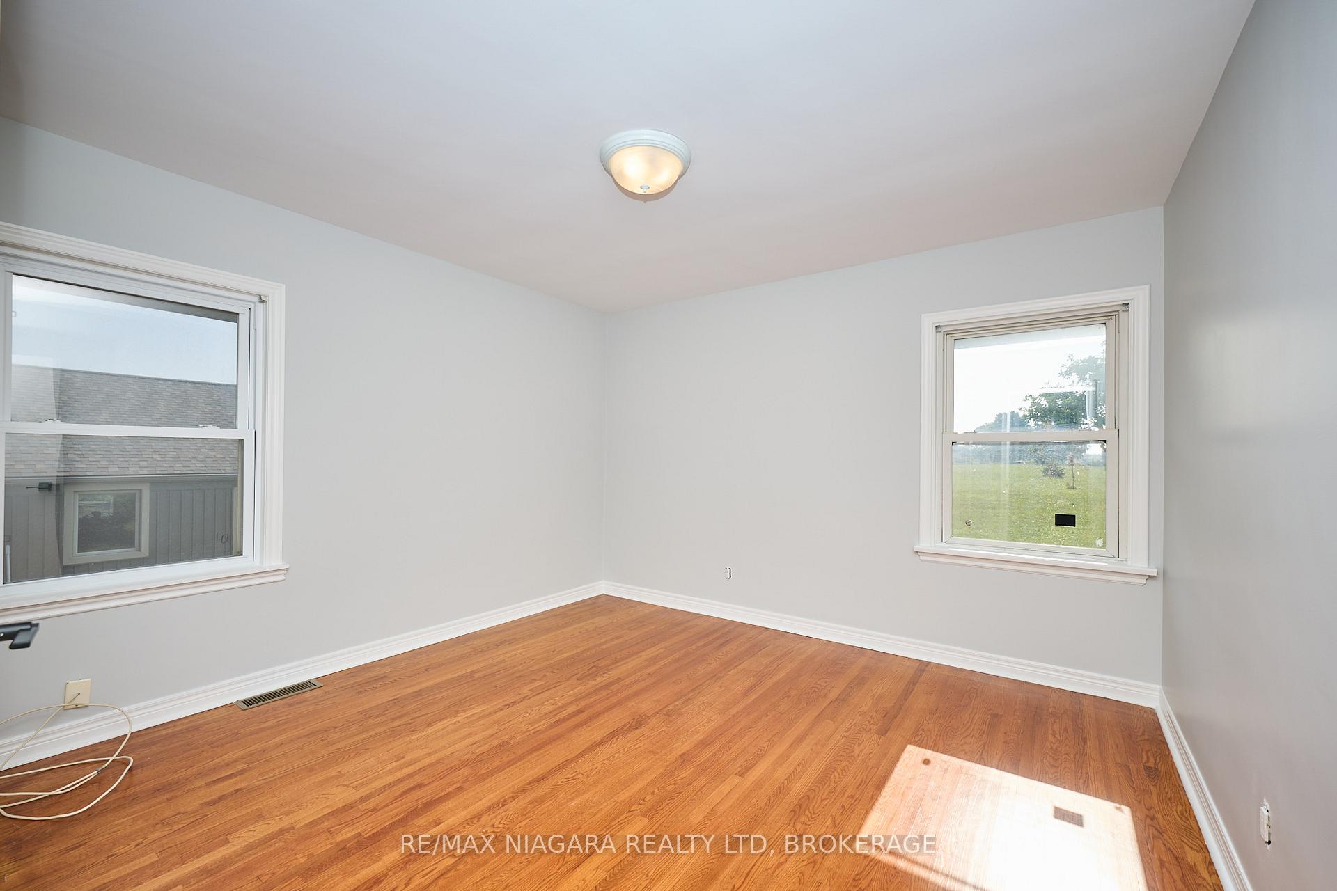 Photo 17 of 298 Ridge Road W, Grimsby, Grimsby Escarpment — HOMEH