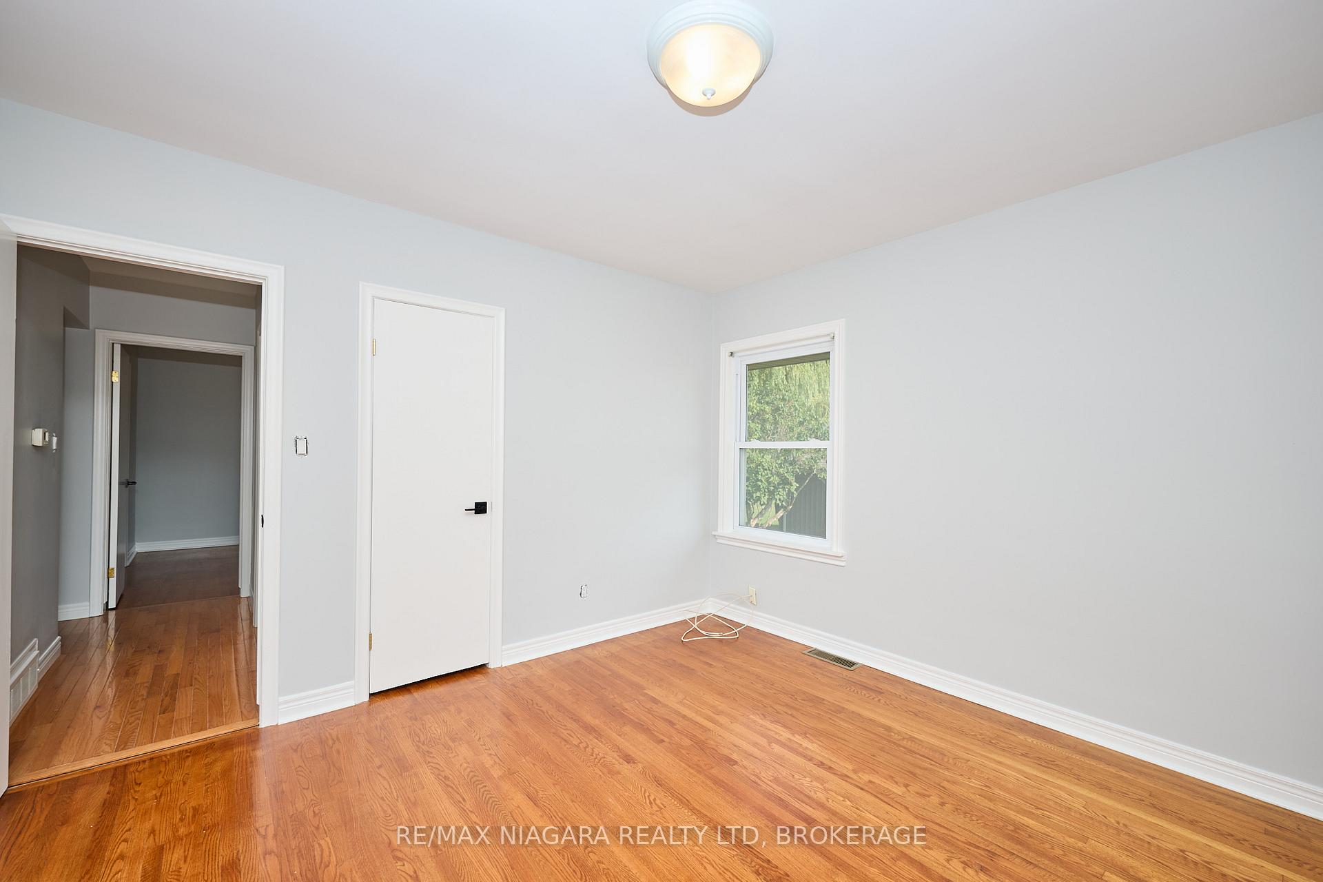 Photo 19 of 298 Ridge Road W, Grimsby, Grimsby Escarpment — HOMEH
