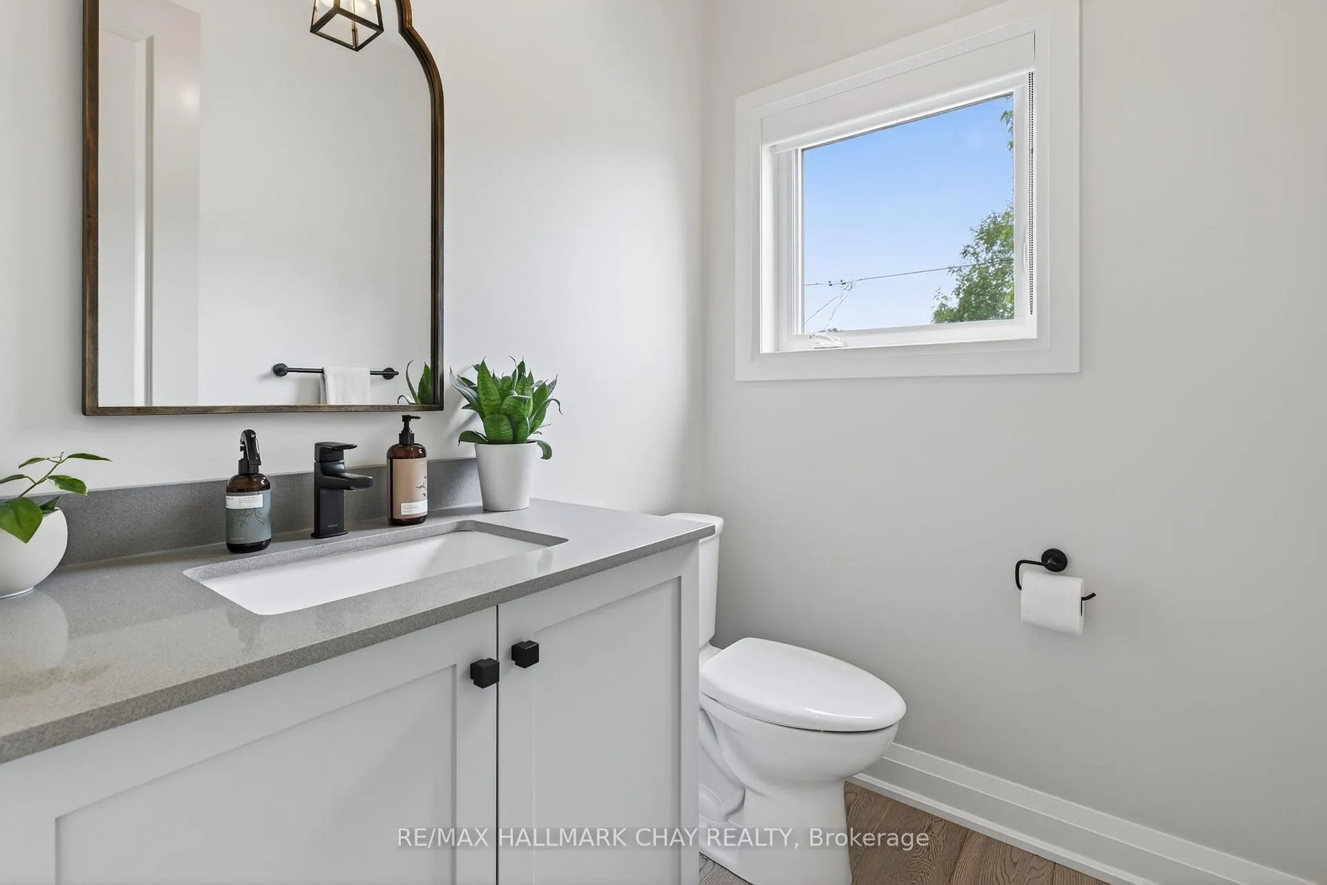 Photo 10 of 86 Clapperton Street, Barrie, Codrington — HOMEH