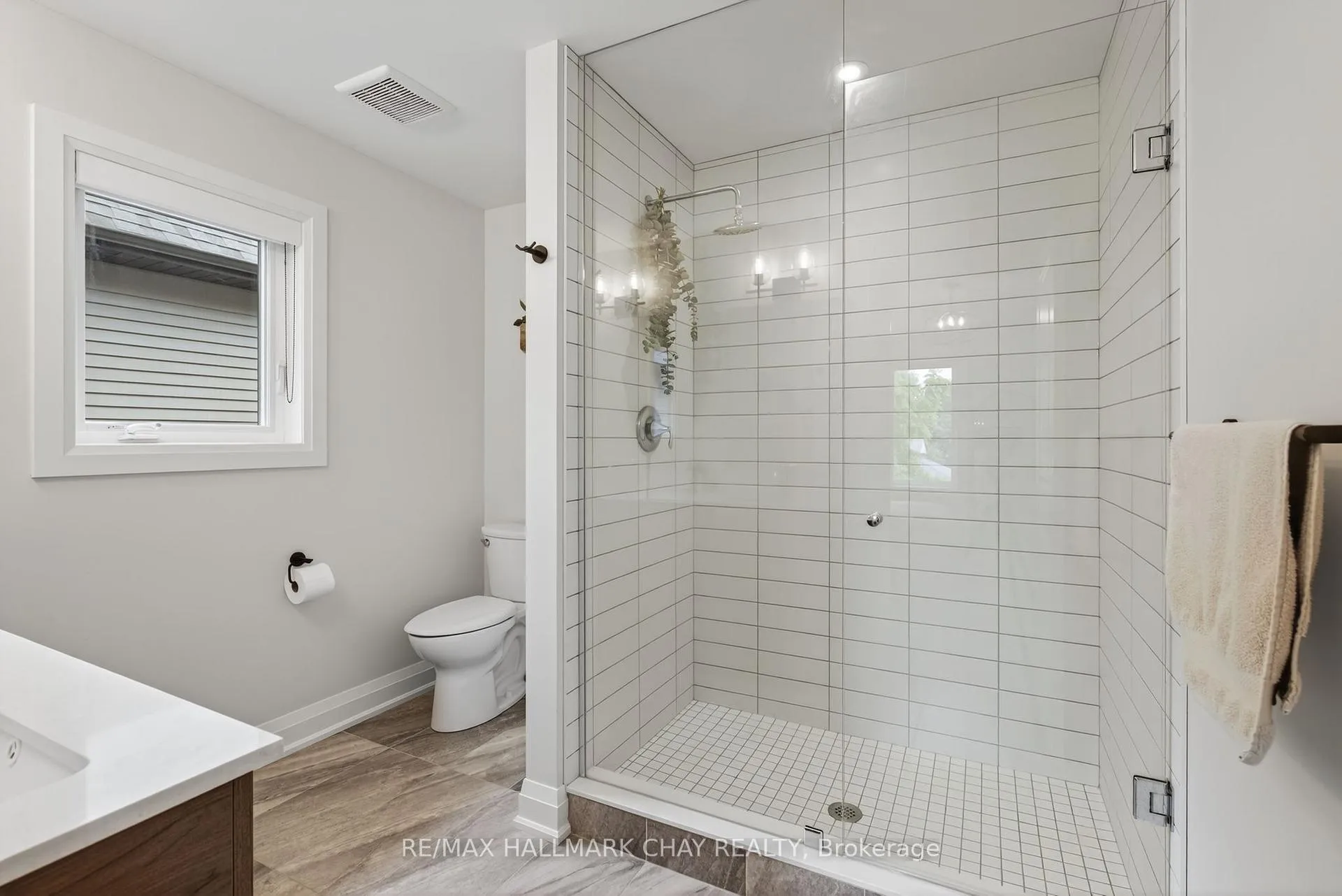 Photo 13 of 86 Clapperton Street, Barrie, Codrington — HOMEH