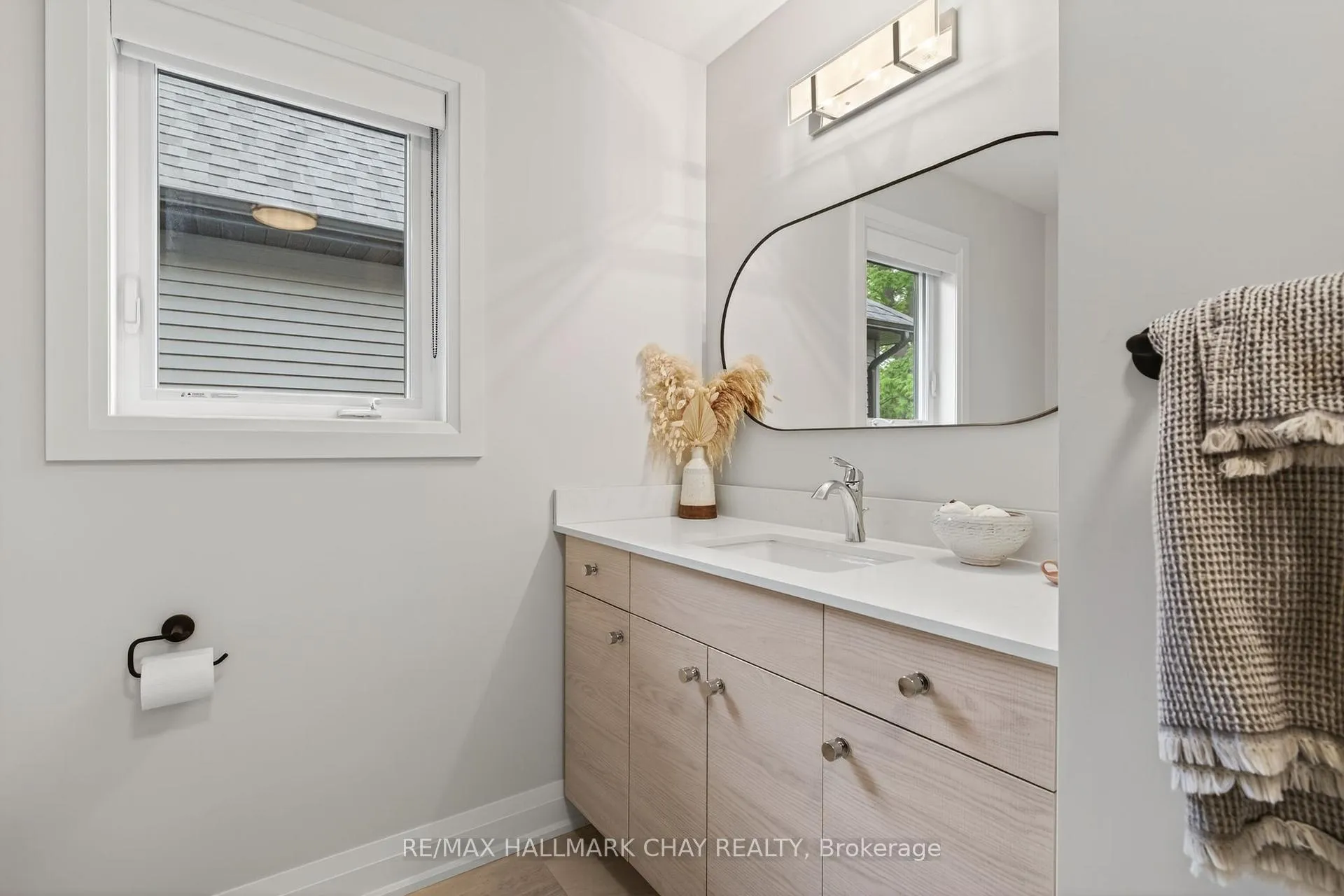 Photo 18 of 86 Clapperton Street, Barrie, Codrington — HOMEH