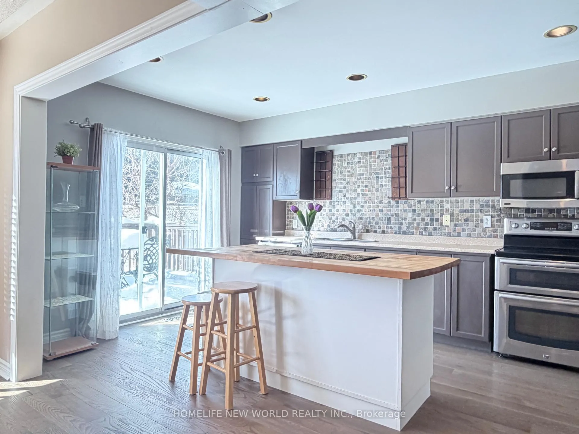 Photo 3 of 2094 Frontier Drive, Oakville, West Oak Trails — HOMEH