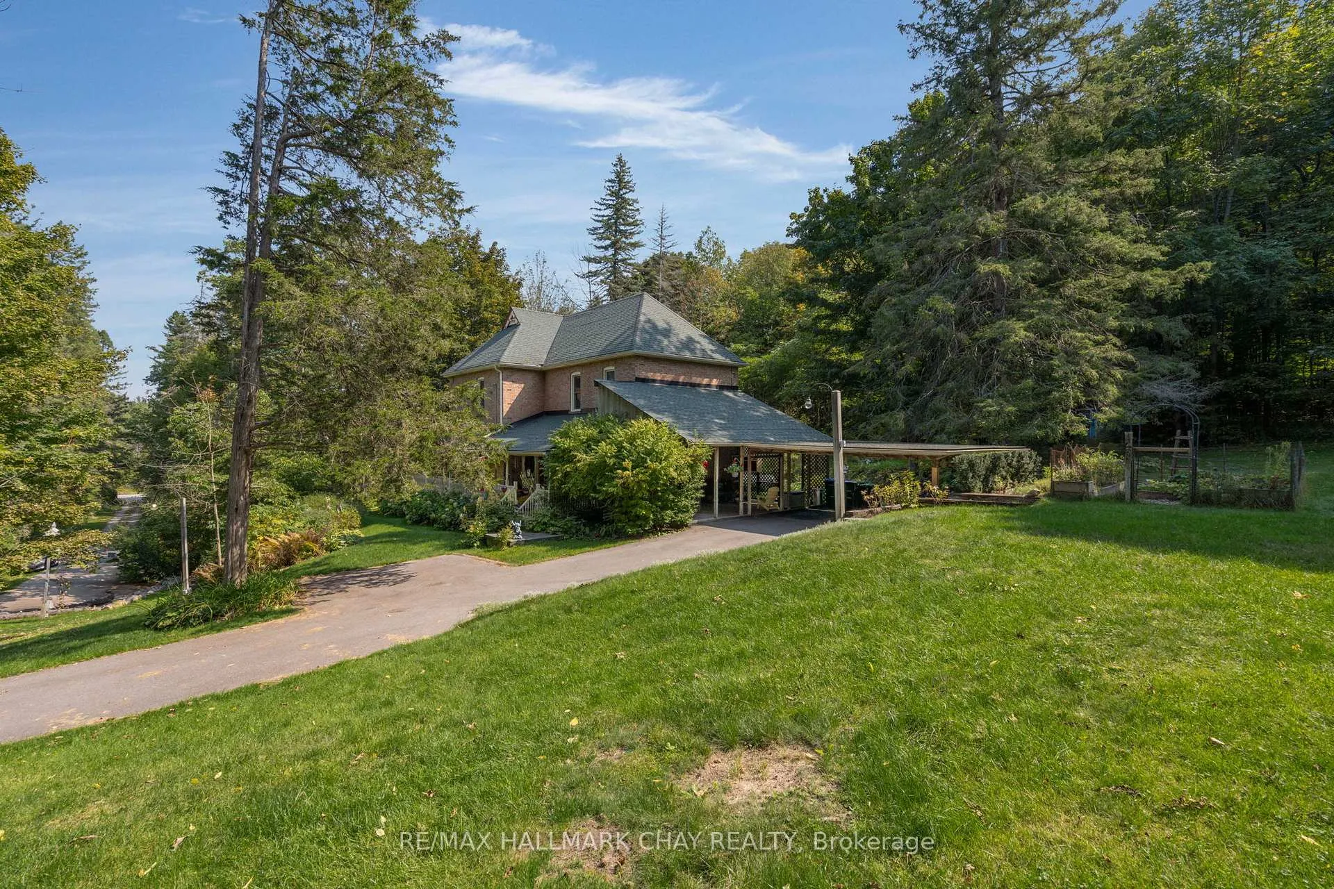 Photo 3 of 4950 Penetanguishene Road, Springwater, Hillsdale — HOMEH