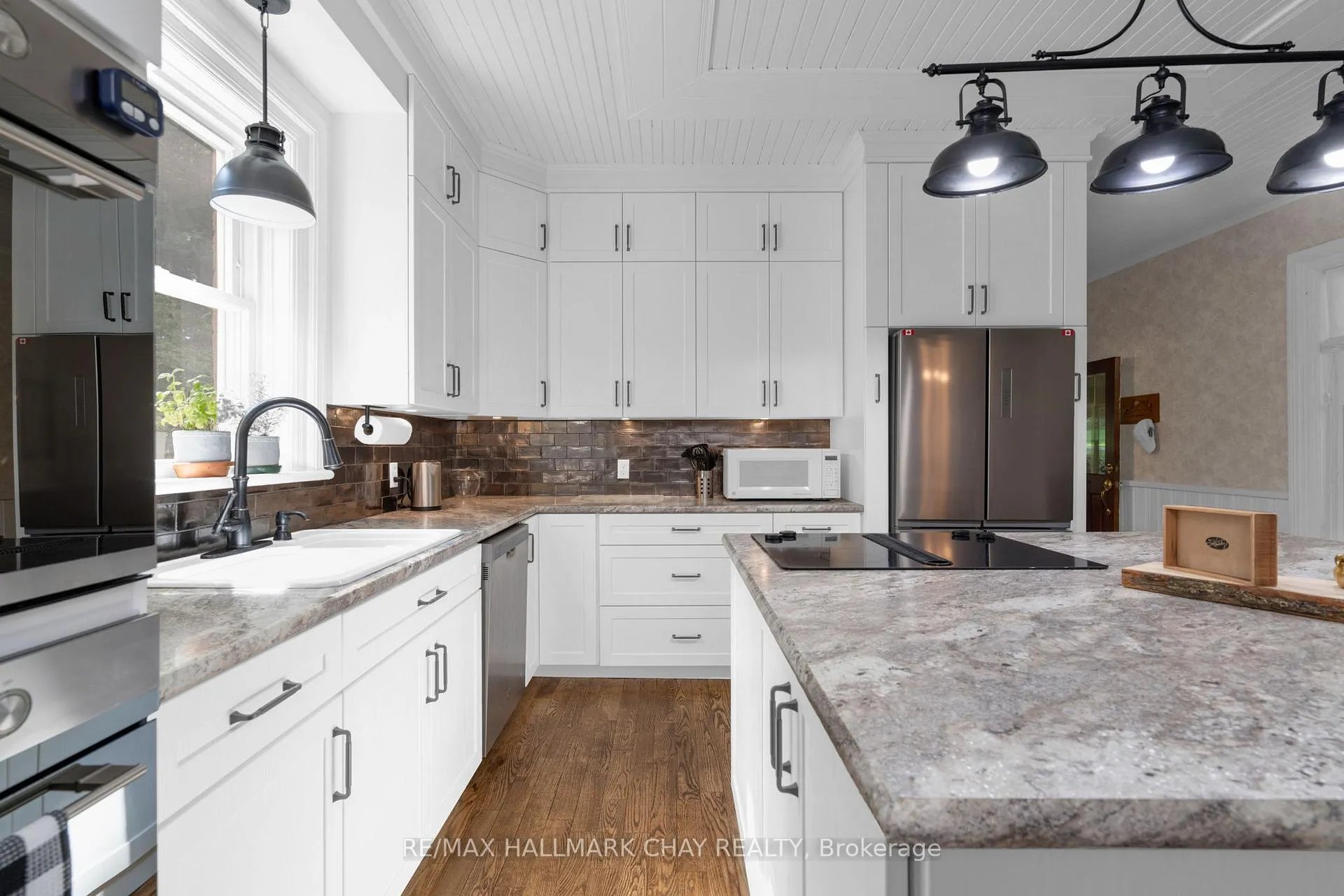 Photo 6 of 4950 Penetanguishene Road, Springwater, Hillsdale — HOMEH