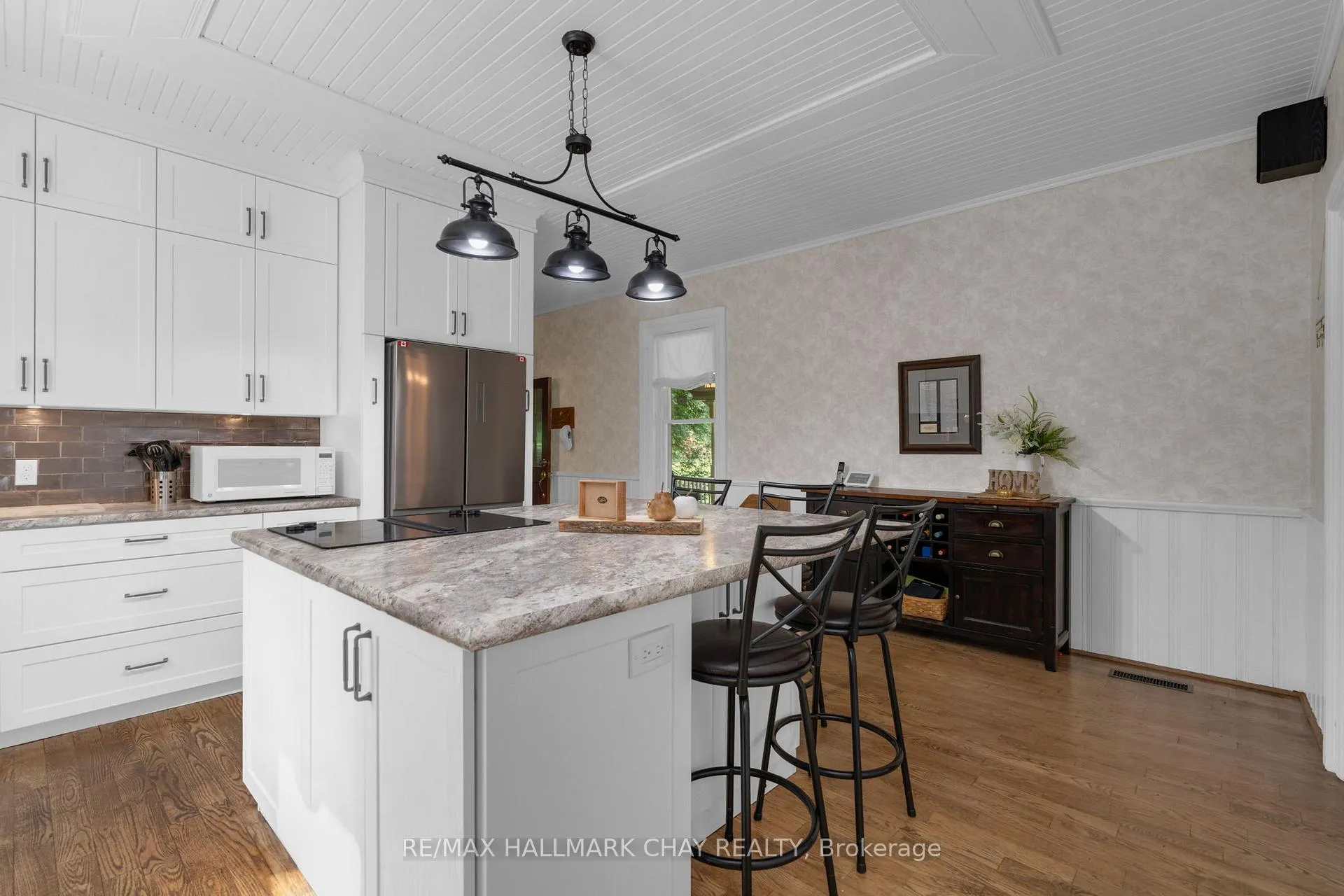Photo 7 of 4950 Penetanguishene Road, Springwater, Hillsdale — HOMEH