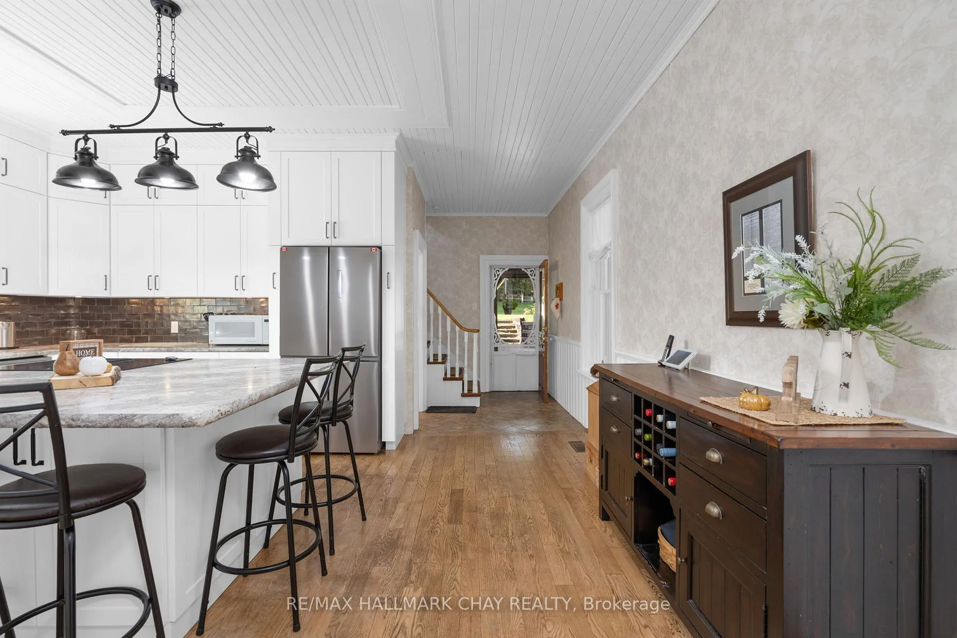 Photo 8 of 4950 Penetanguishene Road, Springwater, Hillsdale — HOMEH