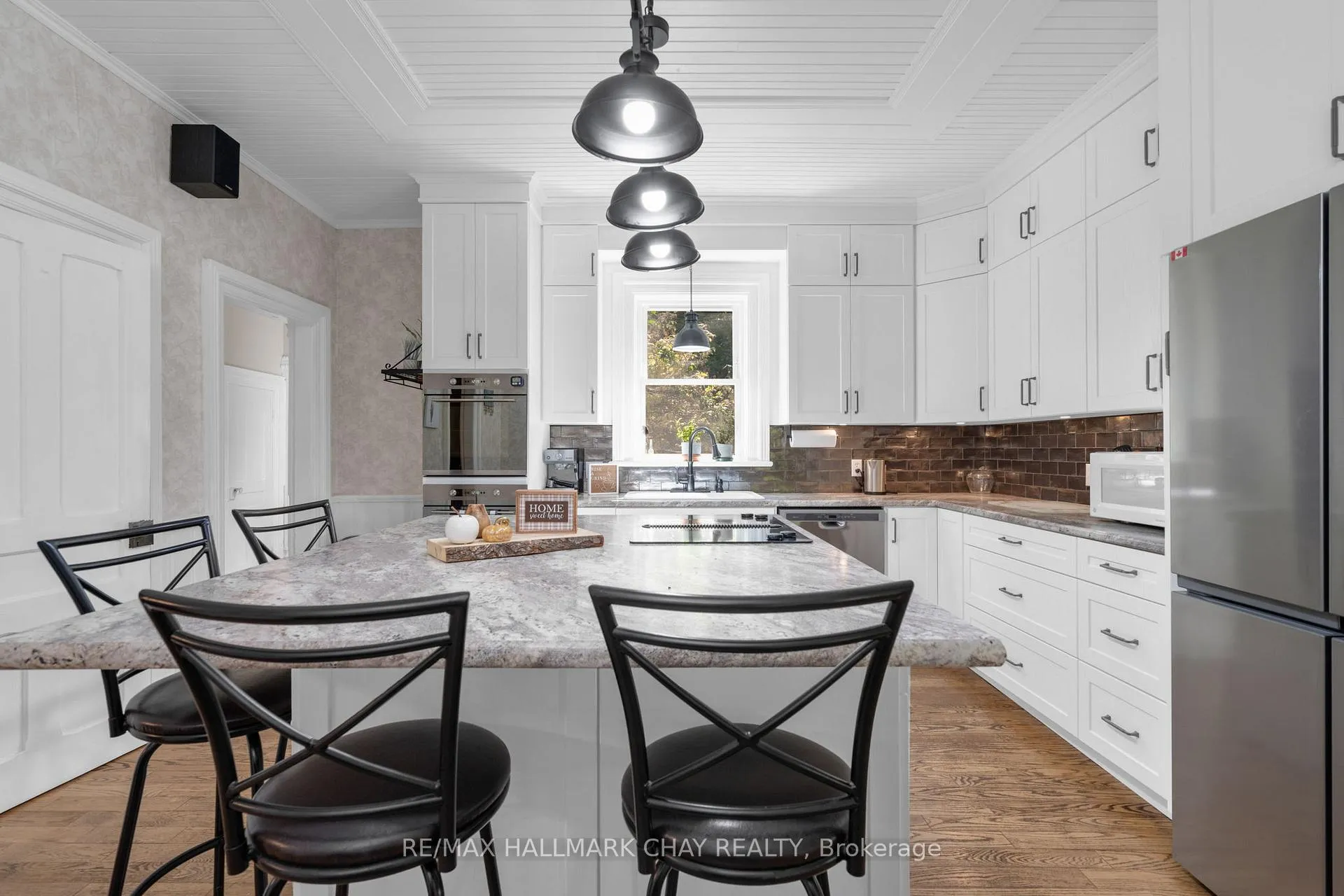 Photo 9 of 4950 Penetanguishene Road, Springwater, Hillsdale — HOMEH