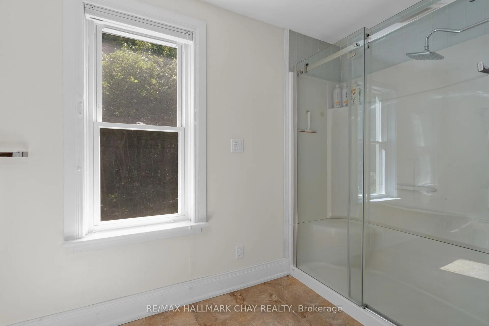 Photo 19 of 4950 Penetanguishene Road, Springwater, Hillsdale — HOMEH