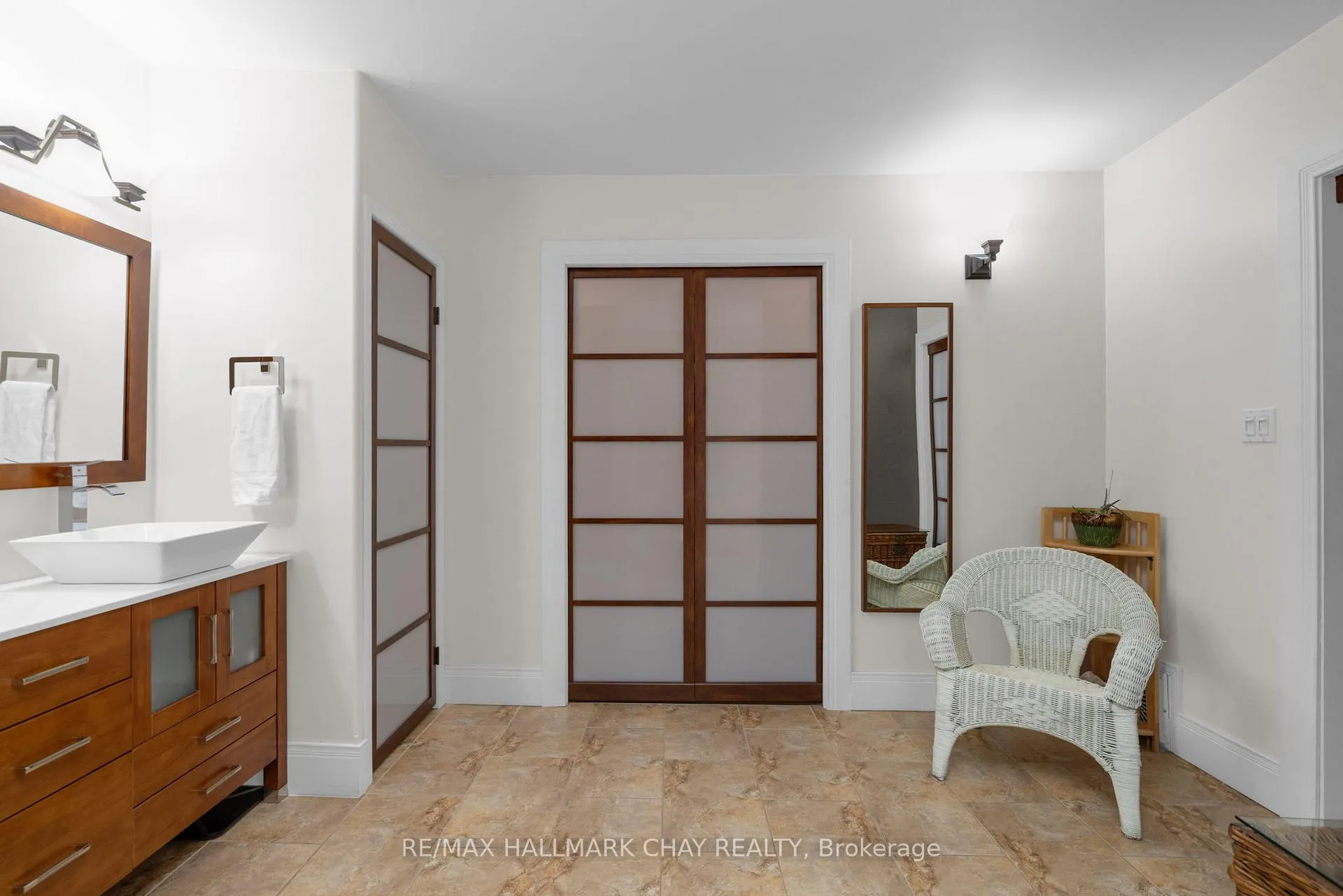 Photo 20 of 4950 Penetanguishene Road, Springwater, Hillsdale — HOMEH