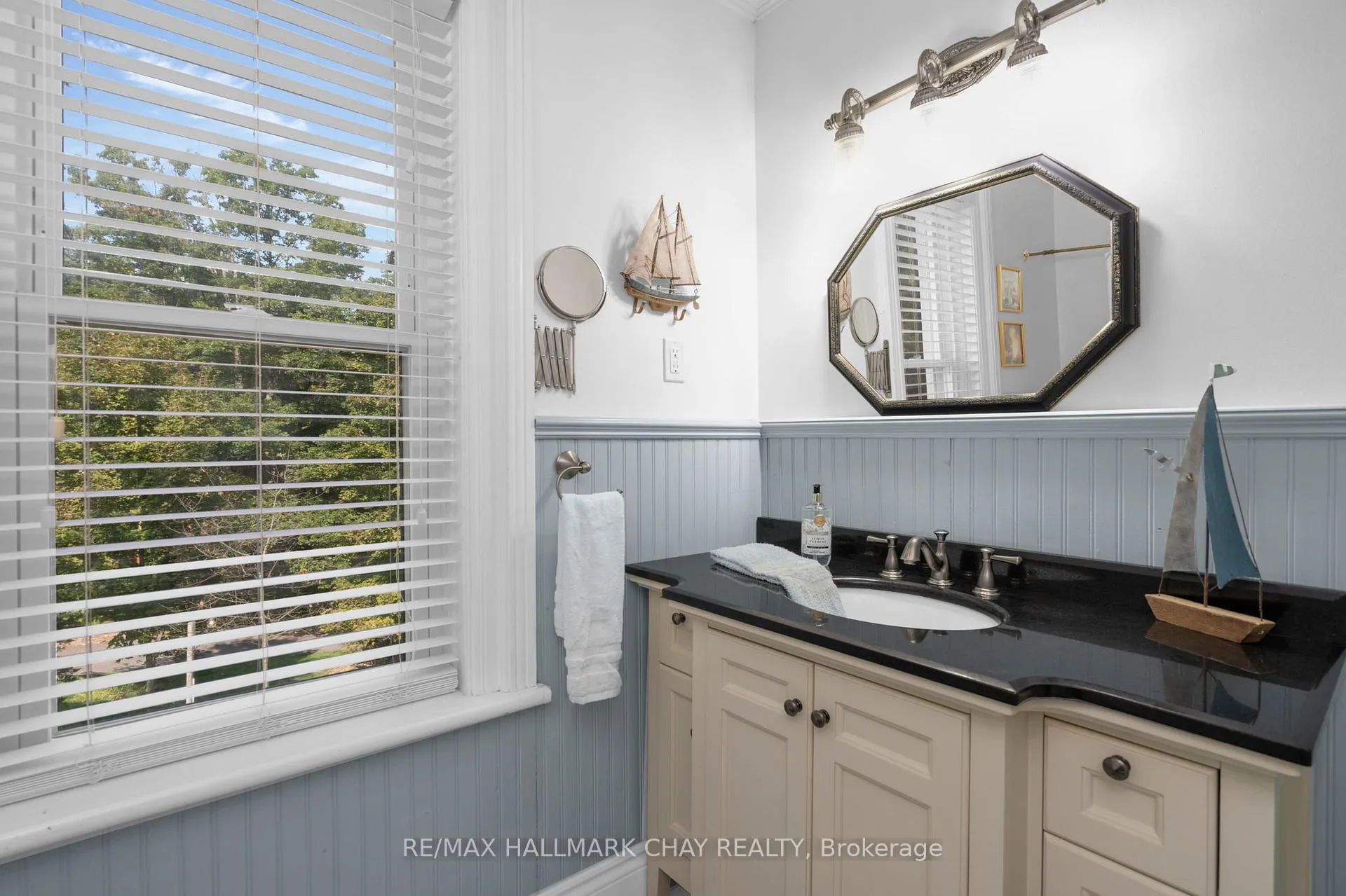 Photo 23 of 4950 Penetanguishene Road, Springwater, Hillsdale — HOMEH
