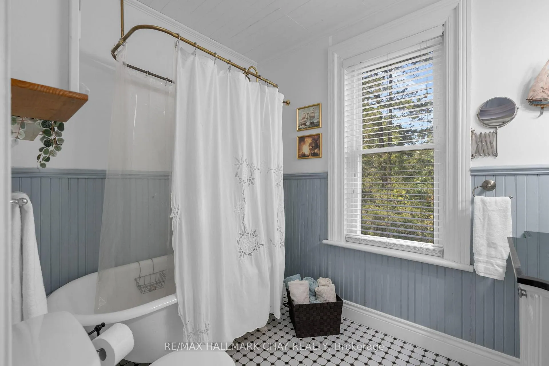Photo 24 of 4950 Penetanguishene Road, Springwater, Hillsdale — HOMEH