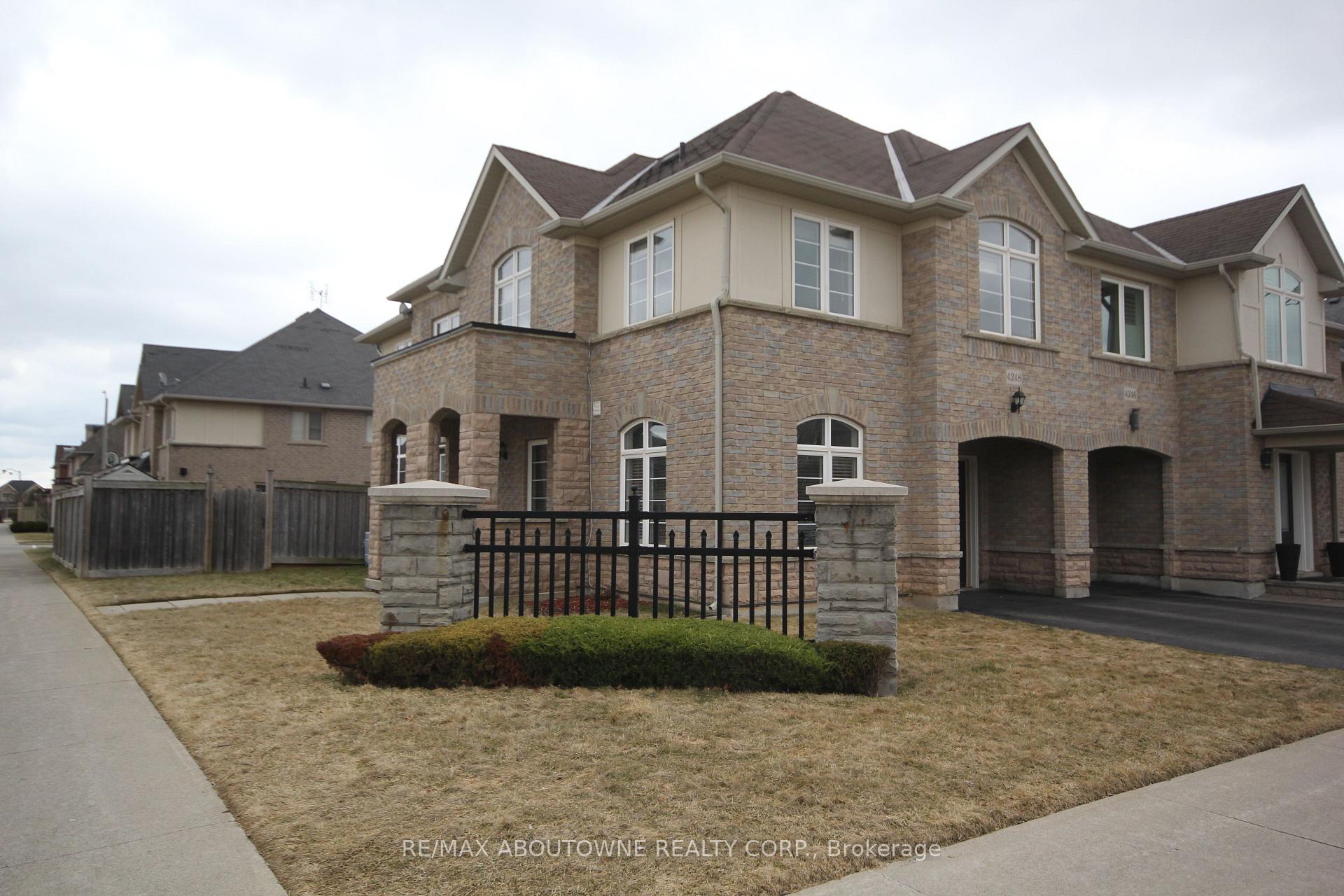 Photo 2 of 4248 Thomas Alton Boulevard, Burlington, Alton — HOMEH