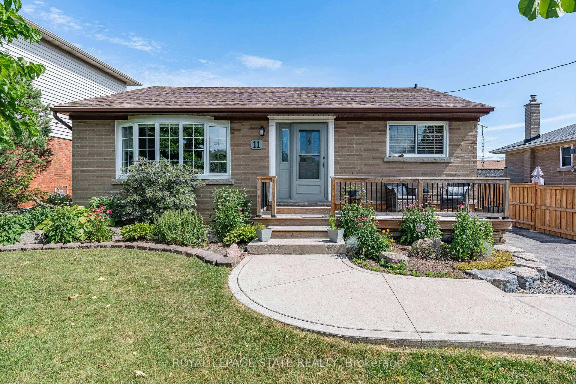 Photo 2 of 11 Barnett Court, Hamilton, Huntington — HOMEH