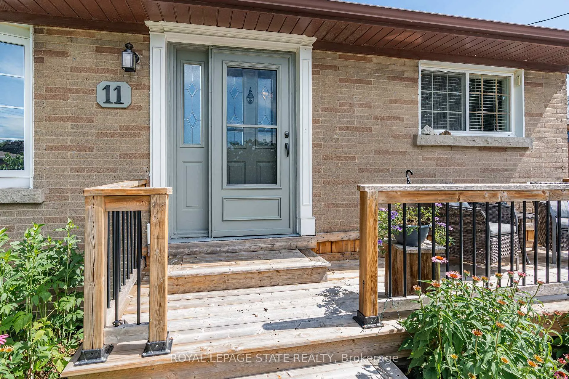 Photo 3 of 11 Barnett Court, Hamilton, Huntington — HOMEH
