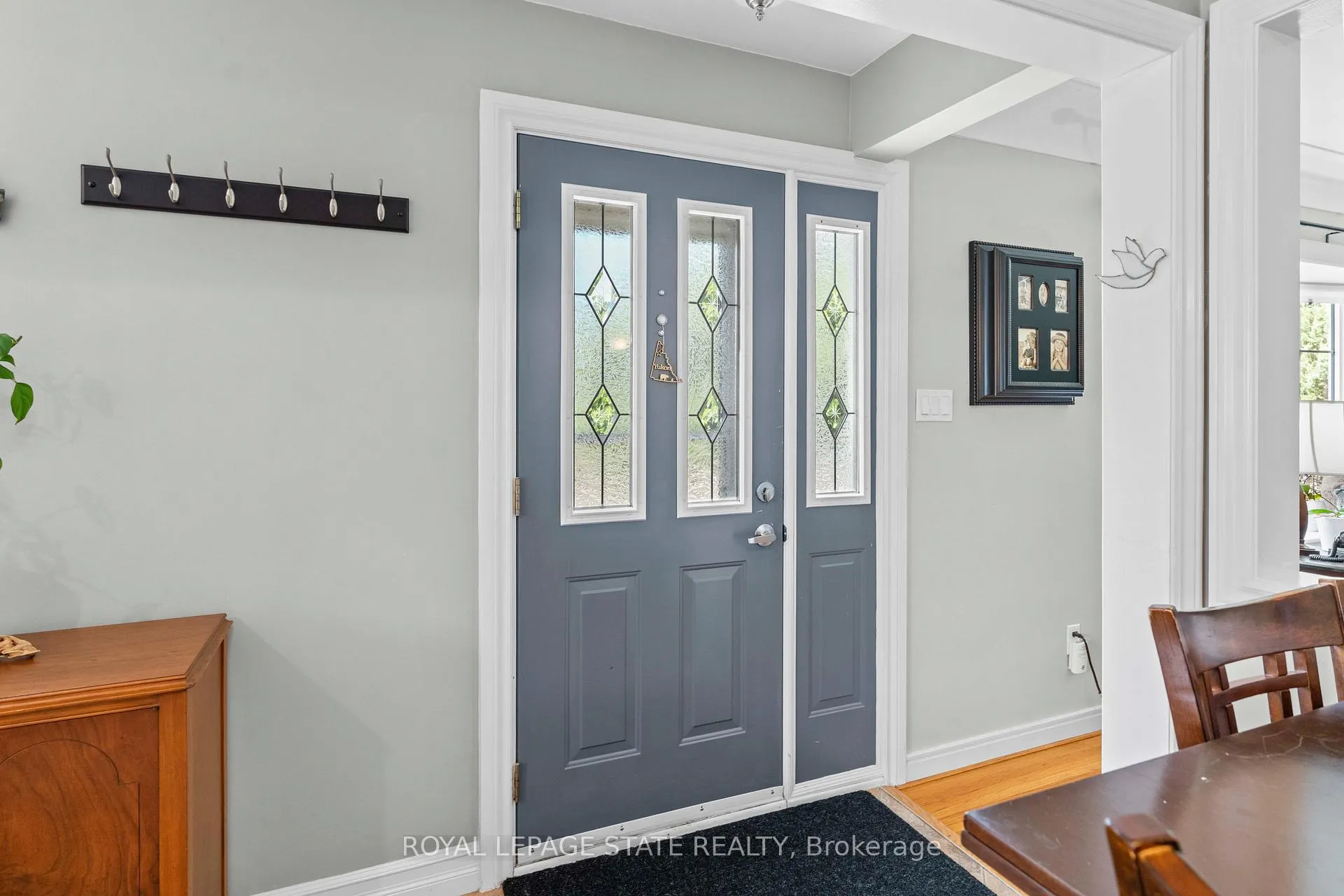 Photo 4 of 11 Barnett Court, Hamilton, Huntington — HOMEH