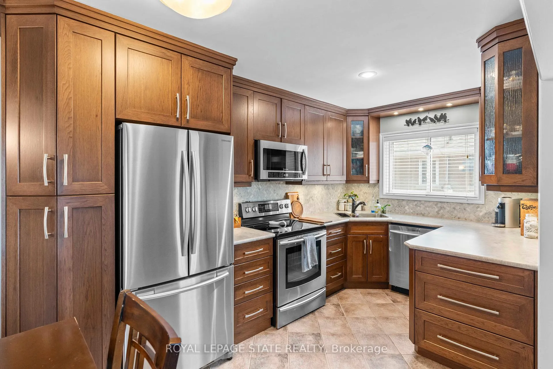 Photo 7 of 11 Barnett Court, Hamilton, Huntington — HOMEH