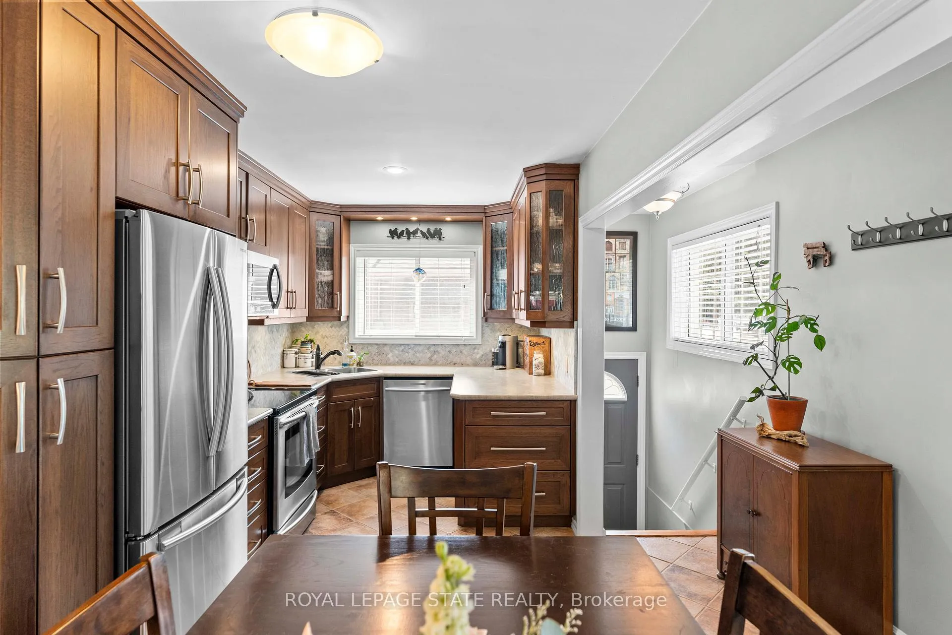 Photo 8 of 11 Barnett Court, Hamilton, Huntington — HOMEH