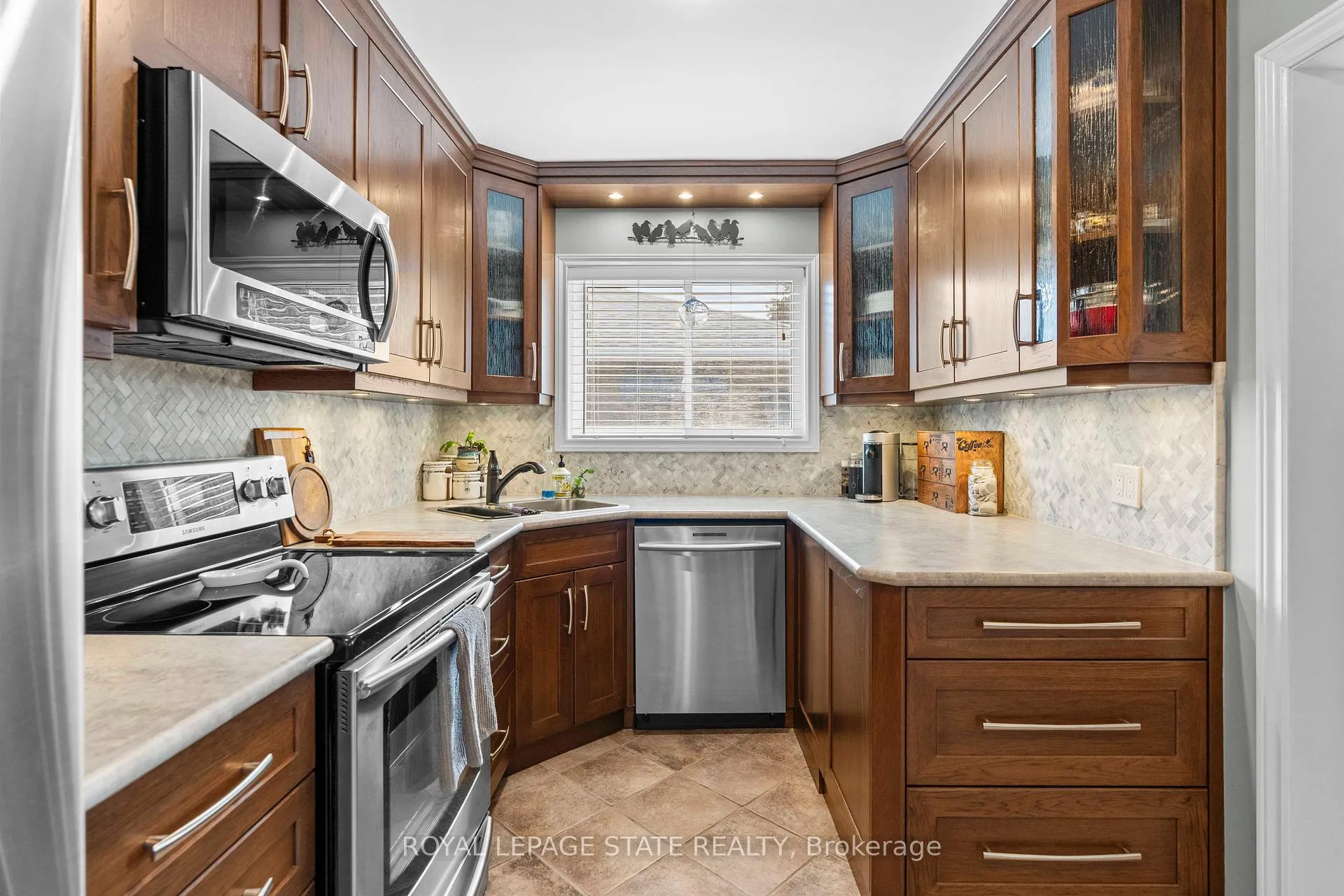 Photo 9 of 11 Barnett Court, Hamilton, Huntington — HOMEH