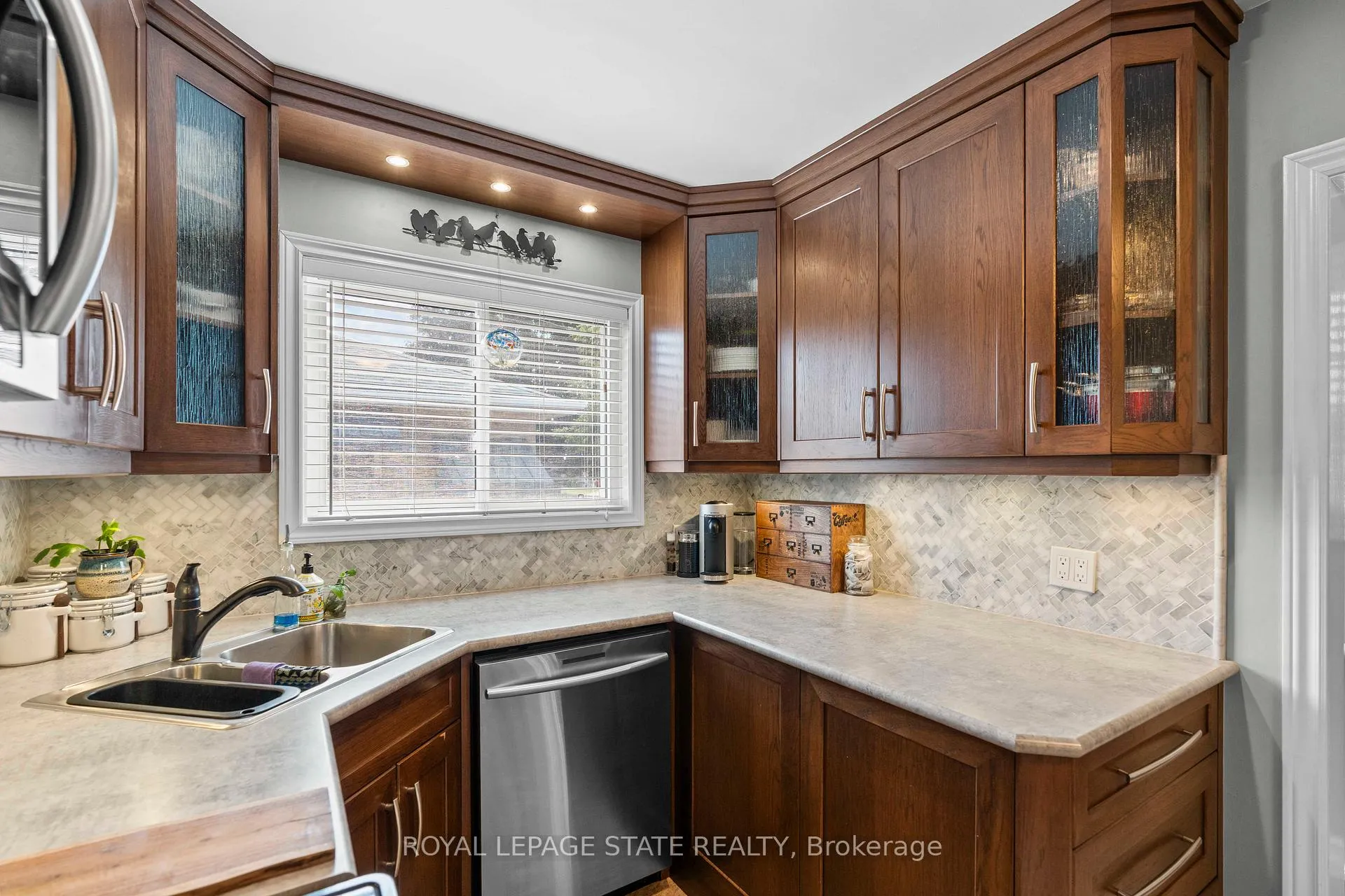 Photo 10 of 11 Barnett Court, Hamilton, Huntington — HOMEH