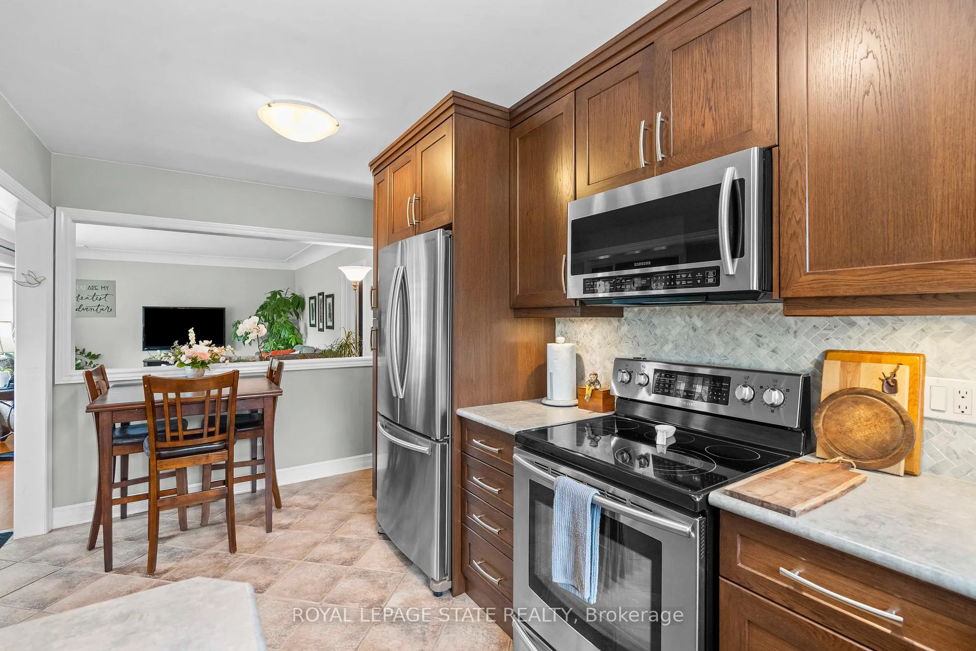 Photo 12 of 11 Barnett Court, Hamilton, Huntington — HOMEH
