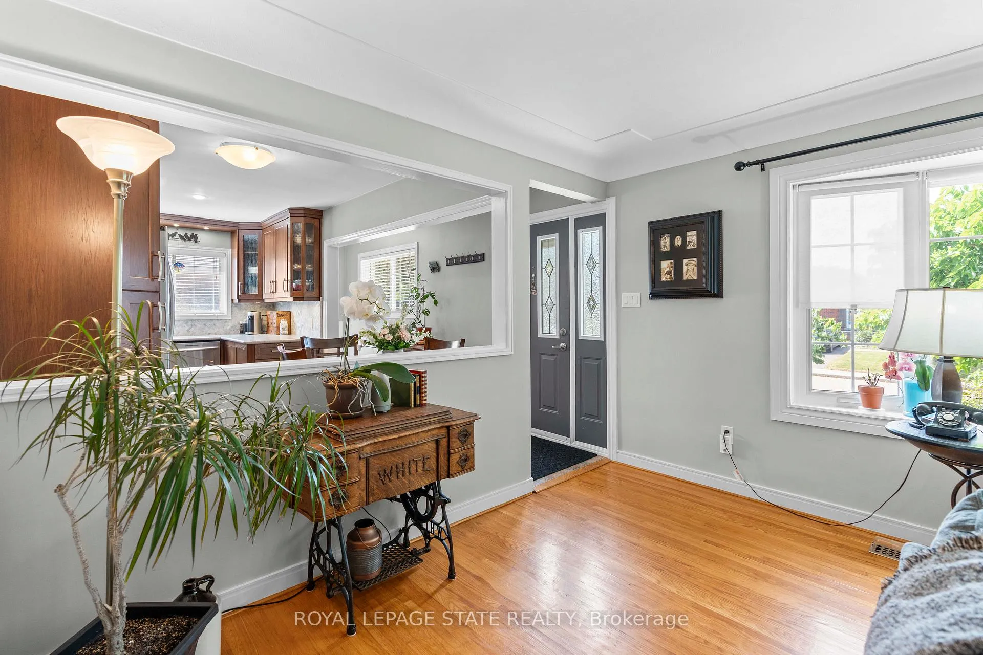Photo 18 of 11 Barnett Court, Hamilton, Huntington — HOMEH