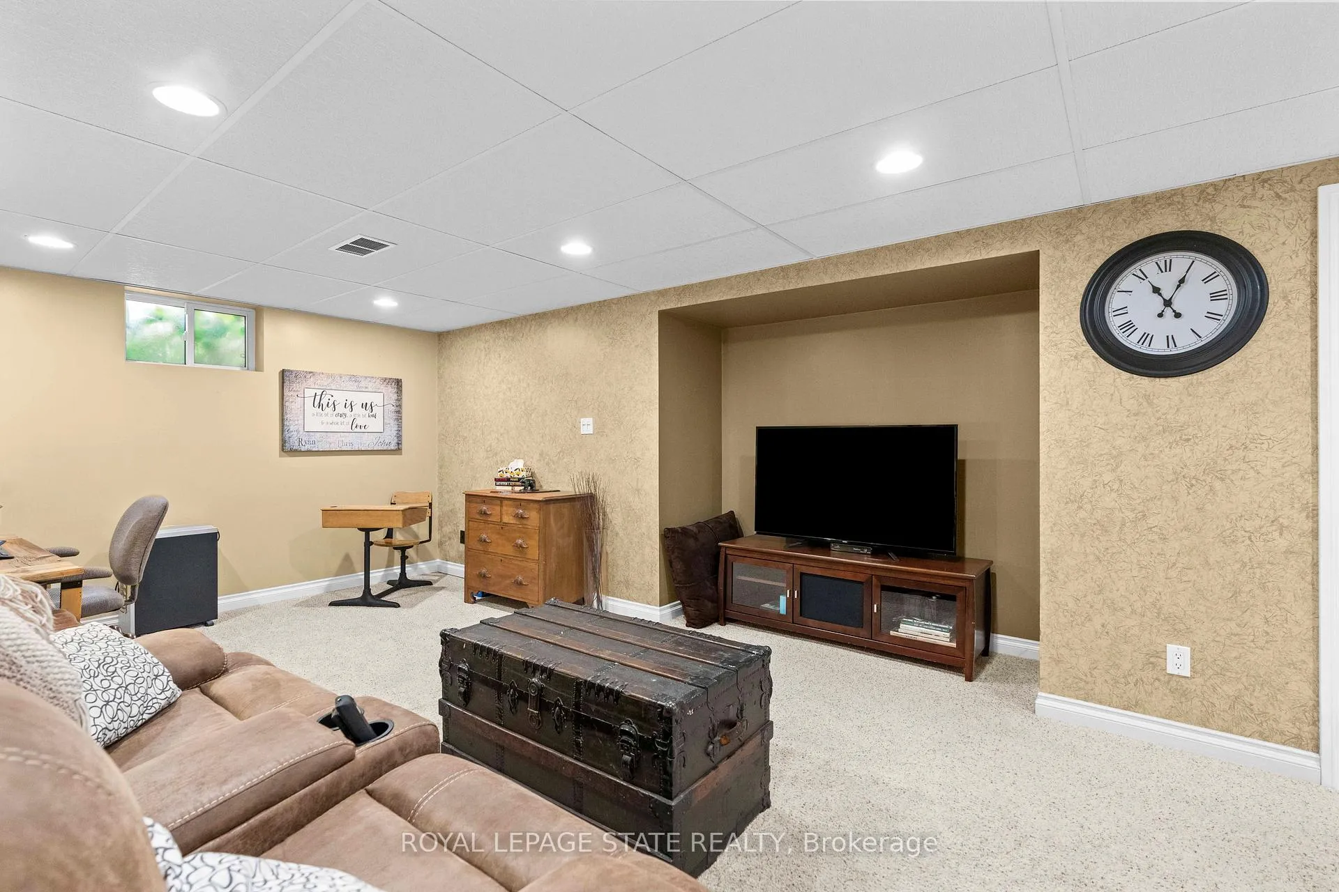 Photo 31 of 11 Barnett Court, Hamilton, Huntington — HOMEH