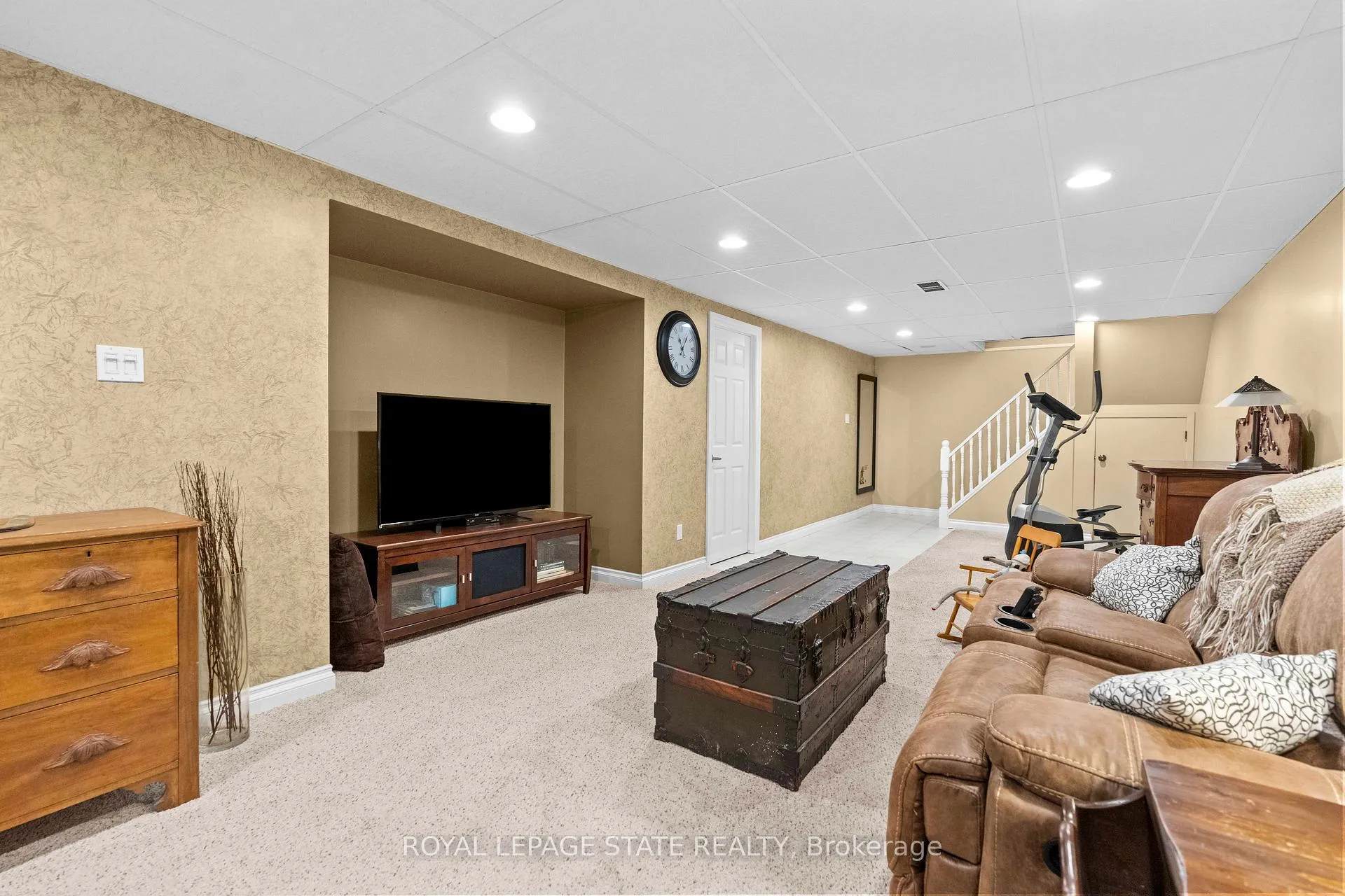 Photo 33 of 11 Barnett Court, Hamilton, Huntington — HOMEH