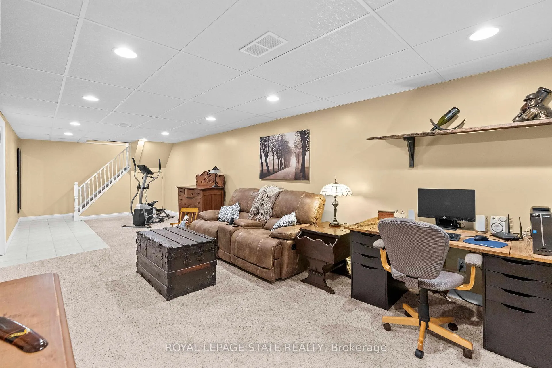 Photo 34 of 11 Barnett Court, Hamilton, Huntington — HOMEH
